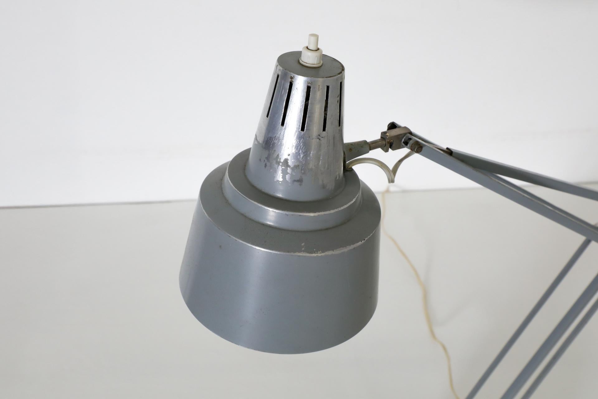 Lampe de fabrication italienne du milieu du siècle dernier, émaillée grise, Tecnolampada en vente 4