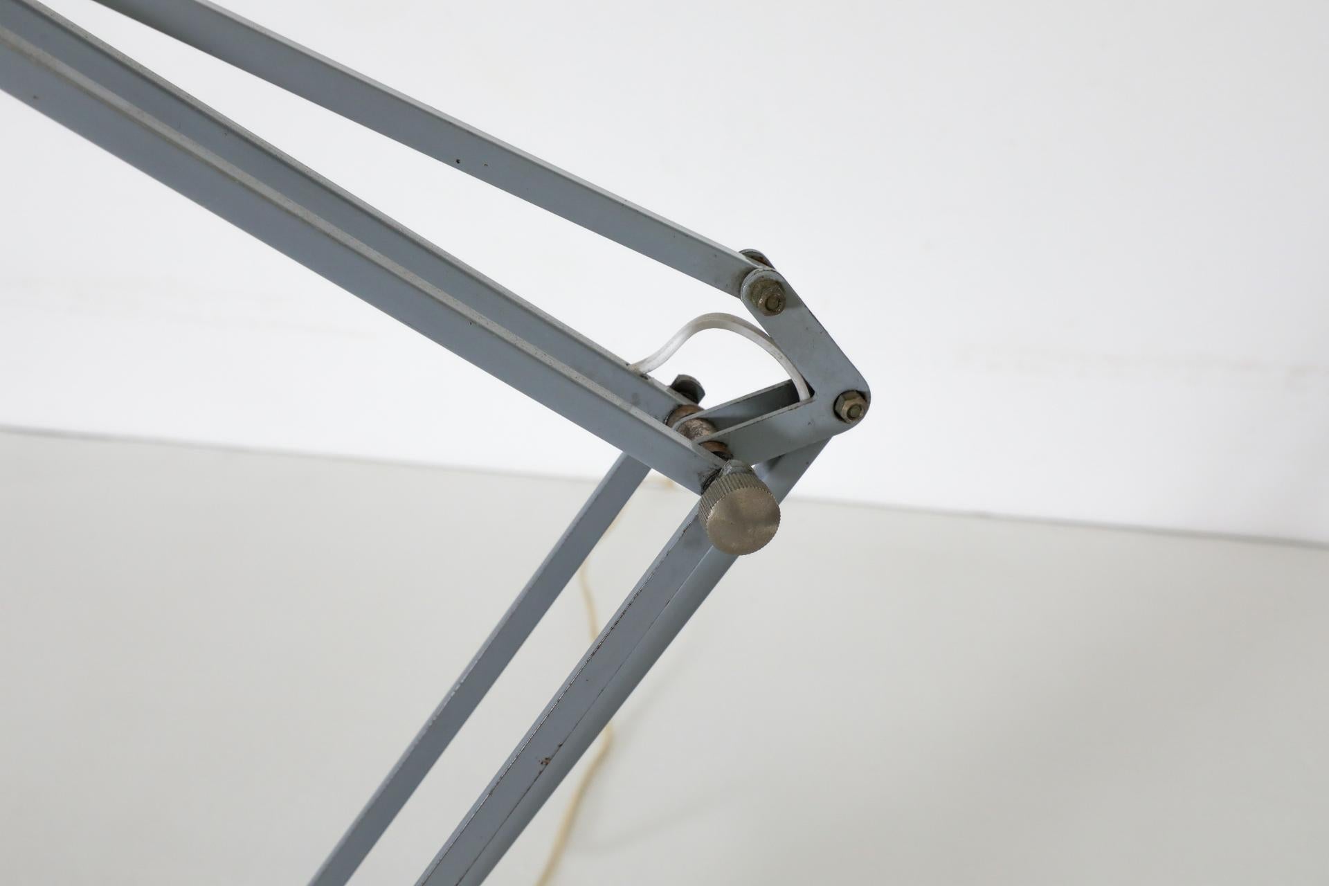 Lampe de fabrication italienne du milieu du siècle dernier, émaillée grise, Tecnolampada en vente 5