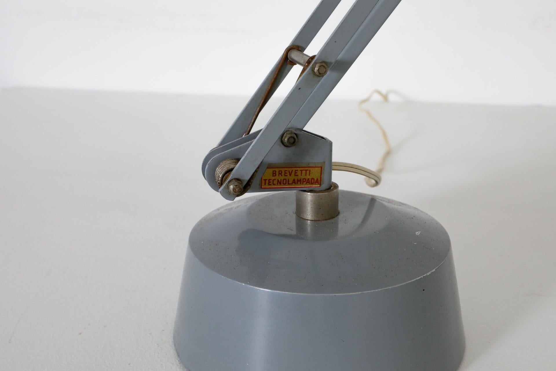 Lampe de fabrication italienne du milieu du siècle dernier, émaillée grise, Tecnolampada en vente 6