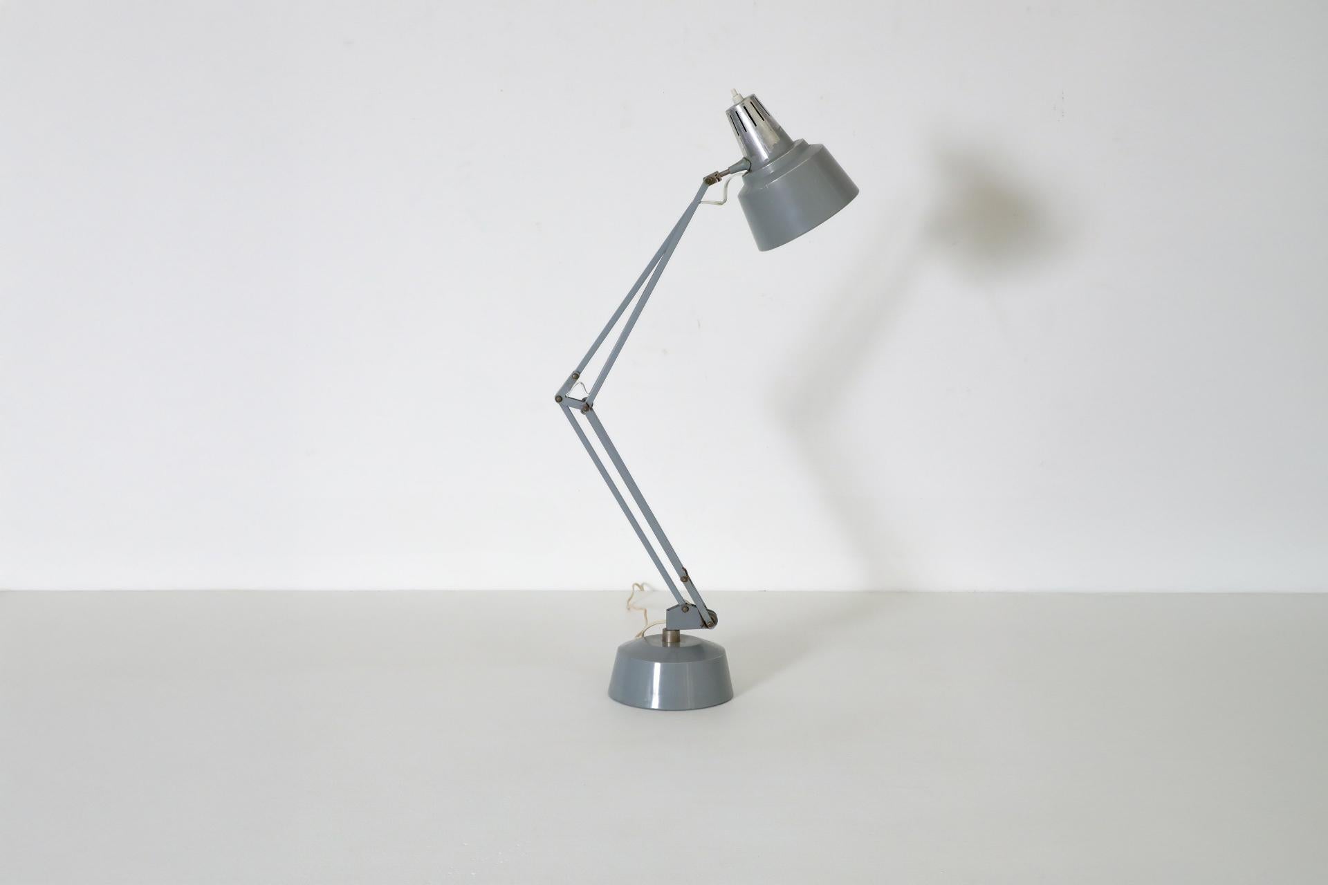 Industriel Lampe de fabrication italienne du milieu du siècle dernier, émaillée grise, Tecnolampada en vente