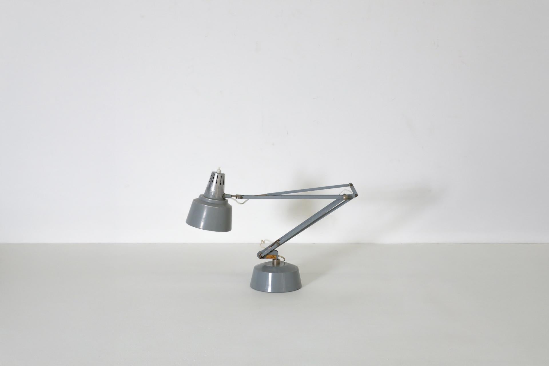 Lampe de fabrication italienne du milieu du siècle dernier, émaillée grise, Tecnolampada en vente 1