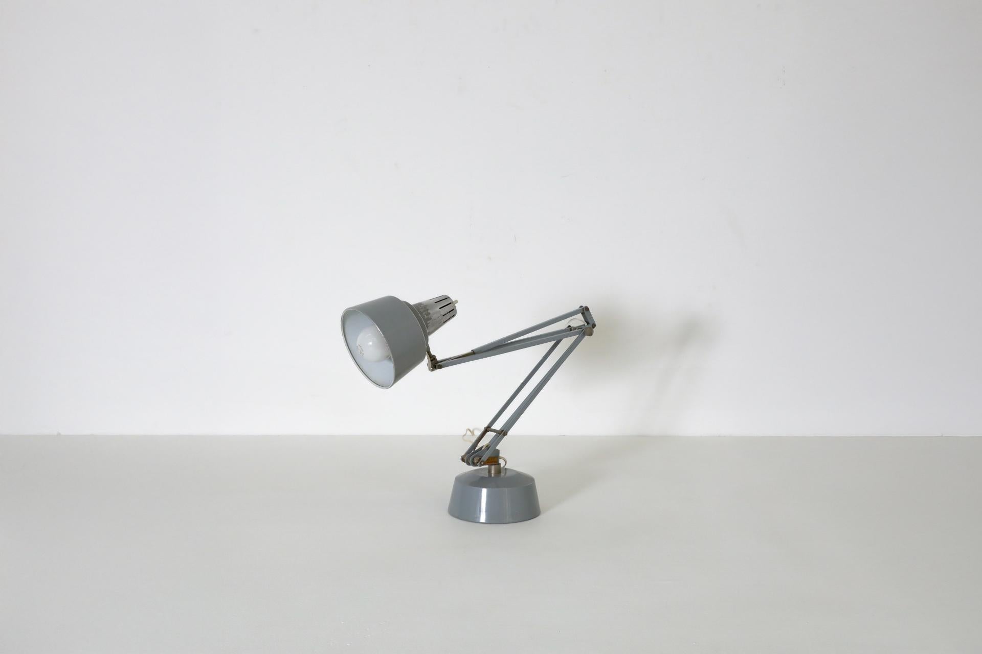 Lampe de fabrication italienne du milieu du siècle dernier, émaillée grise, Tecnolampada en vente 2