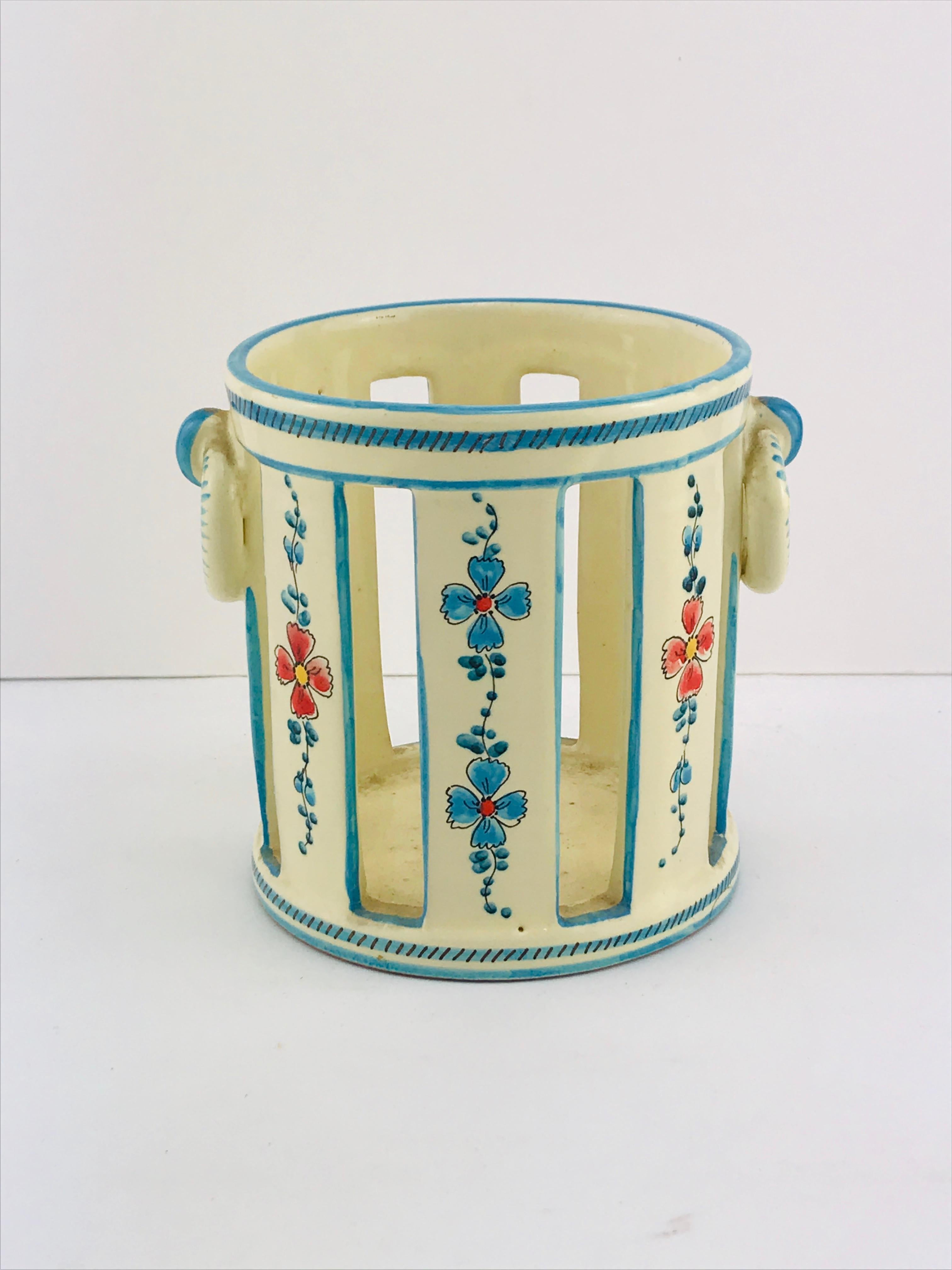 Beautiful decorative ceramic by Gualdo Deruta, 1950s.
Amazing decorations hand painted all around the vase and signed on the bottom.
Very good condition.