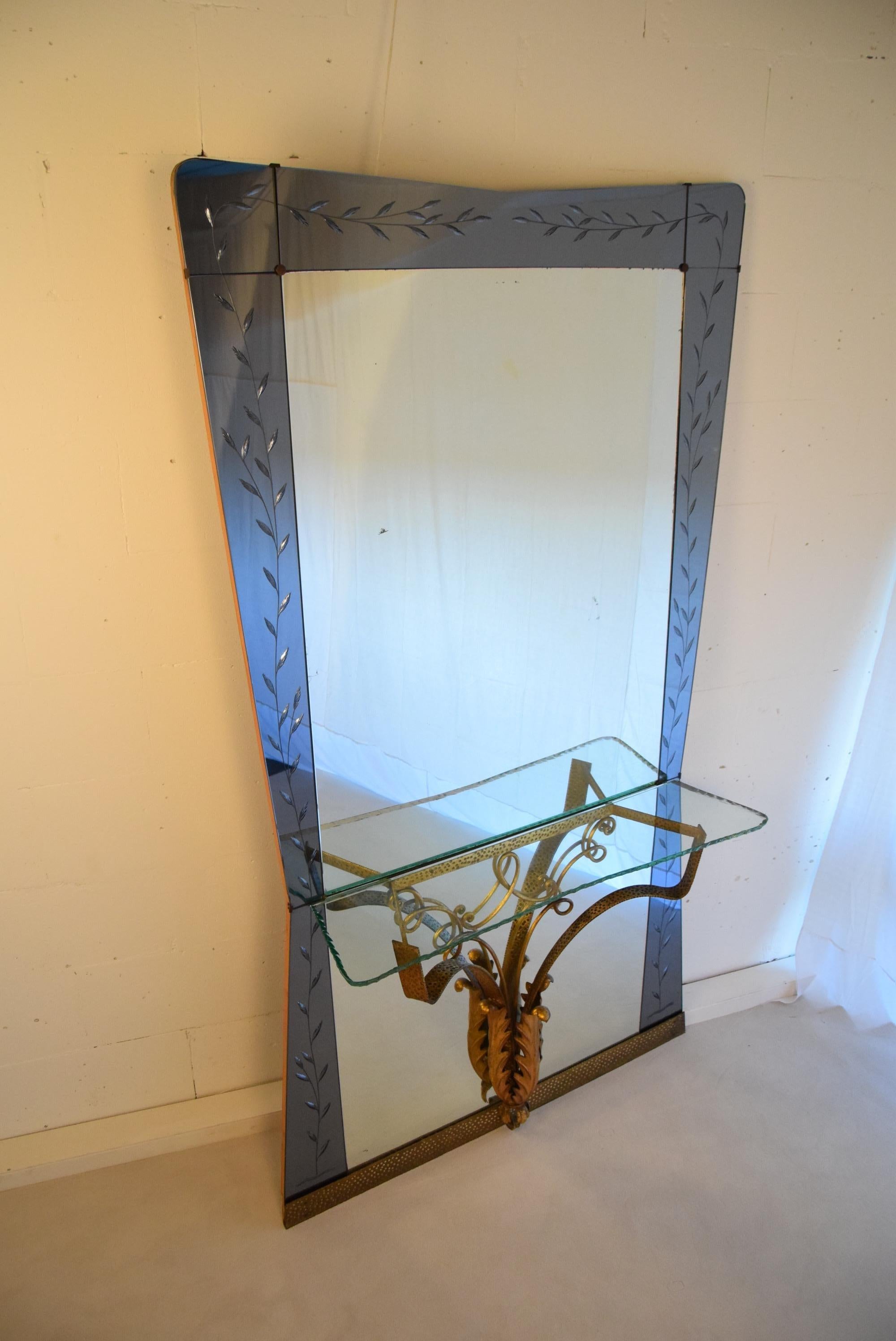 Miroir d'entrée italien du milieu du siècle par Pier Luigi Colli pour Cristal Art, modèle 2637, 1950

Hauteur : 230 cm (90.55 in.) - Largeur : 129 cm (50.79 in.)

Exceptionnel et rare miroir d'entrée italien moderne du milieu du siècle avec console