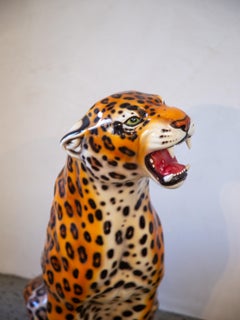 Estatua italiana de leopardo de cerámica pintada a mano de mediados de siglo