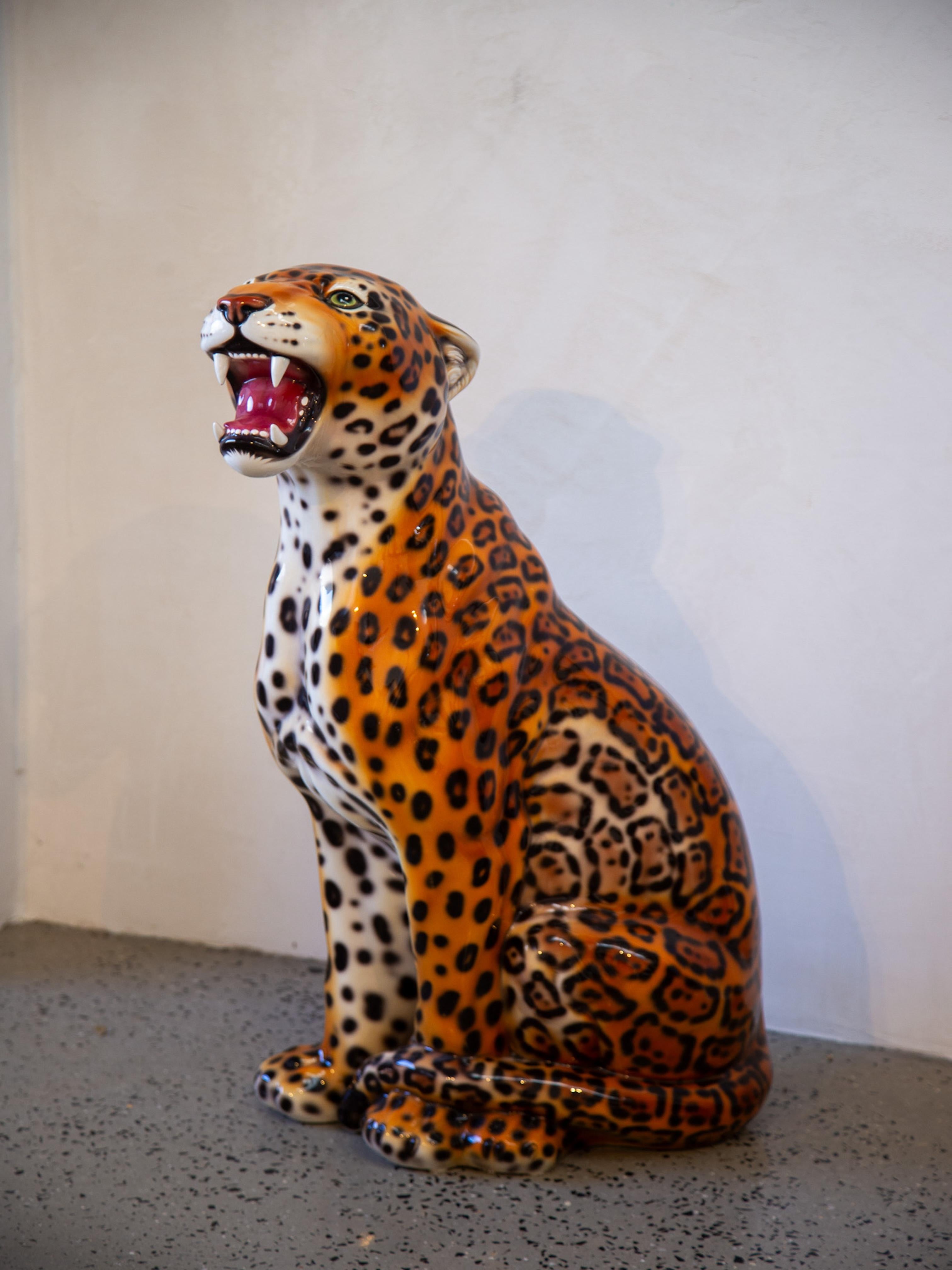 Statue de léopard en céramique italienne du milieu du siècle, peinte à la main Bon état - En vente à Byron Bay, NSW