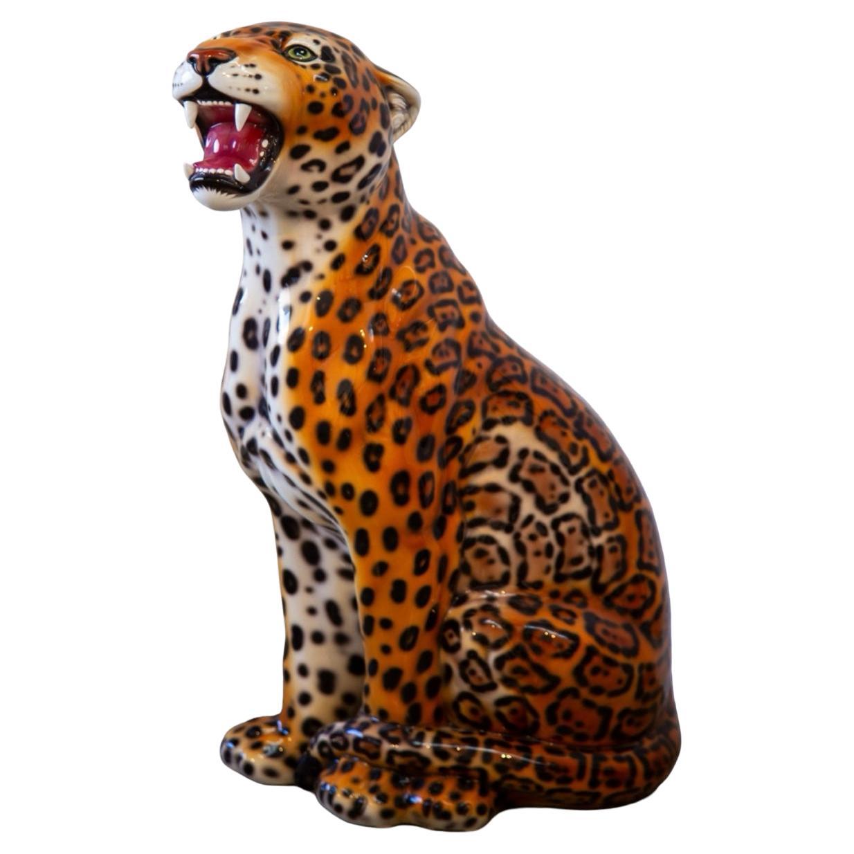 Statue de léopard en céramique italienne du milieu du siècle, peinte à la main en vente