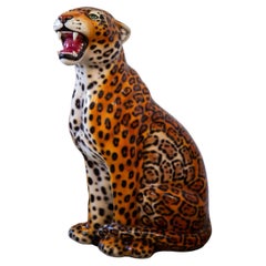 Statue de léopard en céramique italienne du milieu du siècle, peinte à la main