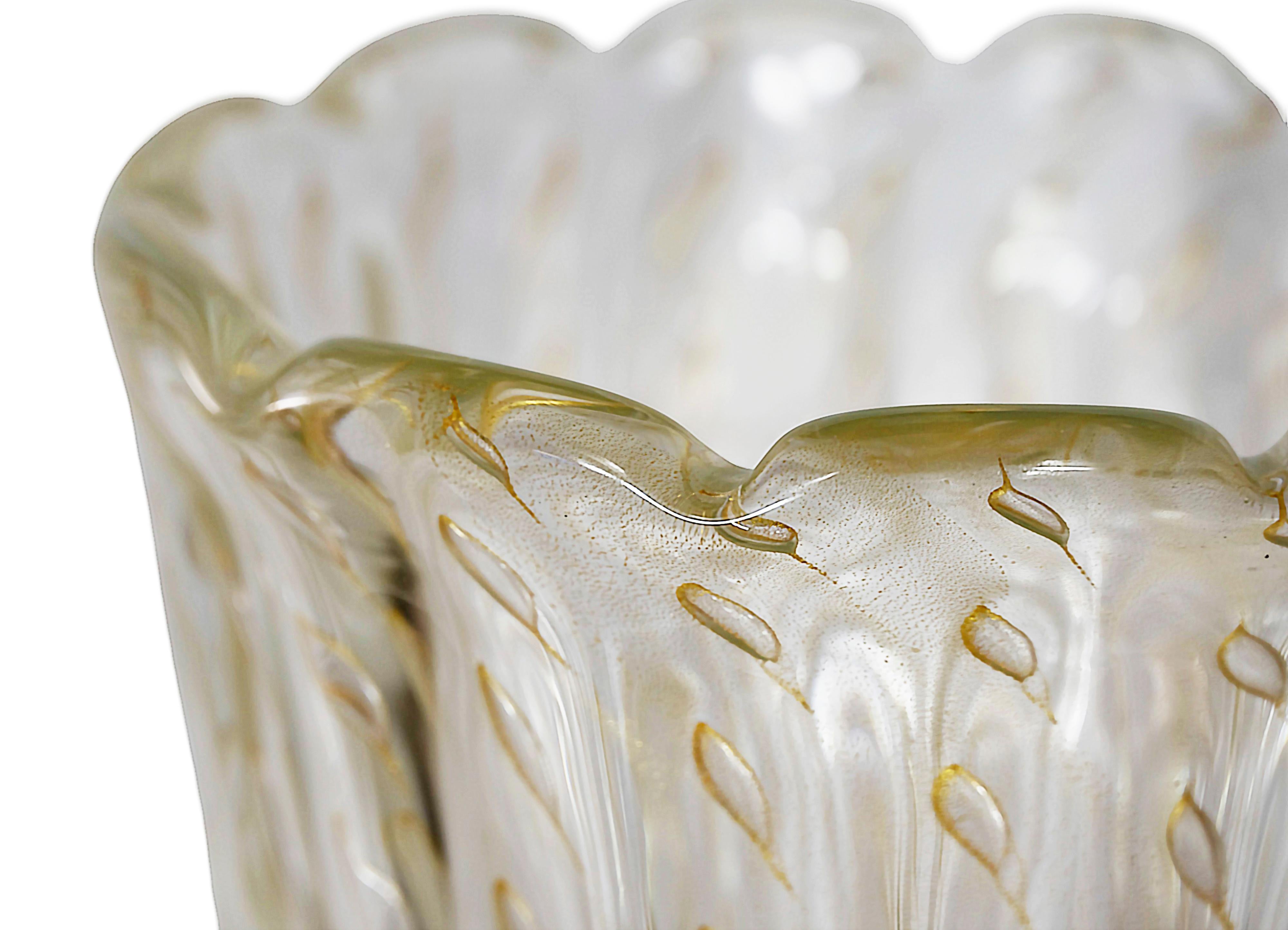 Jarrón italiano de mediados de siglo de cristal de Murano hecho a mano Italiano en venta