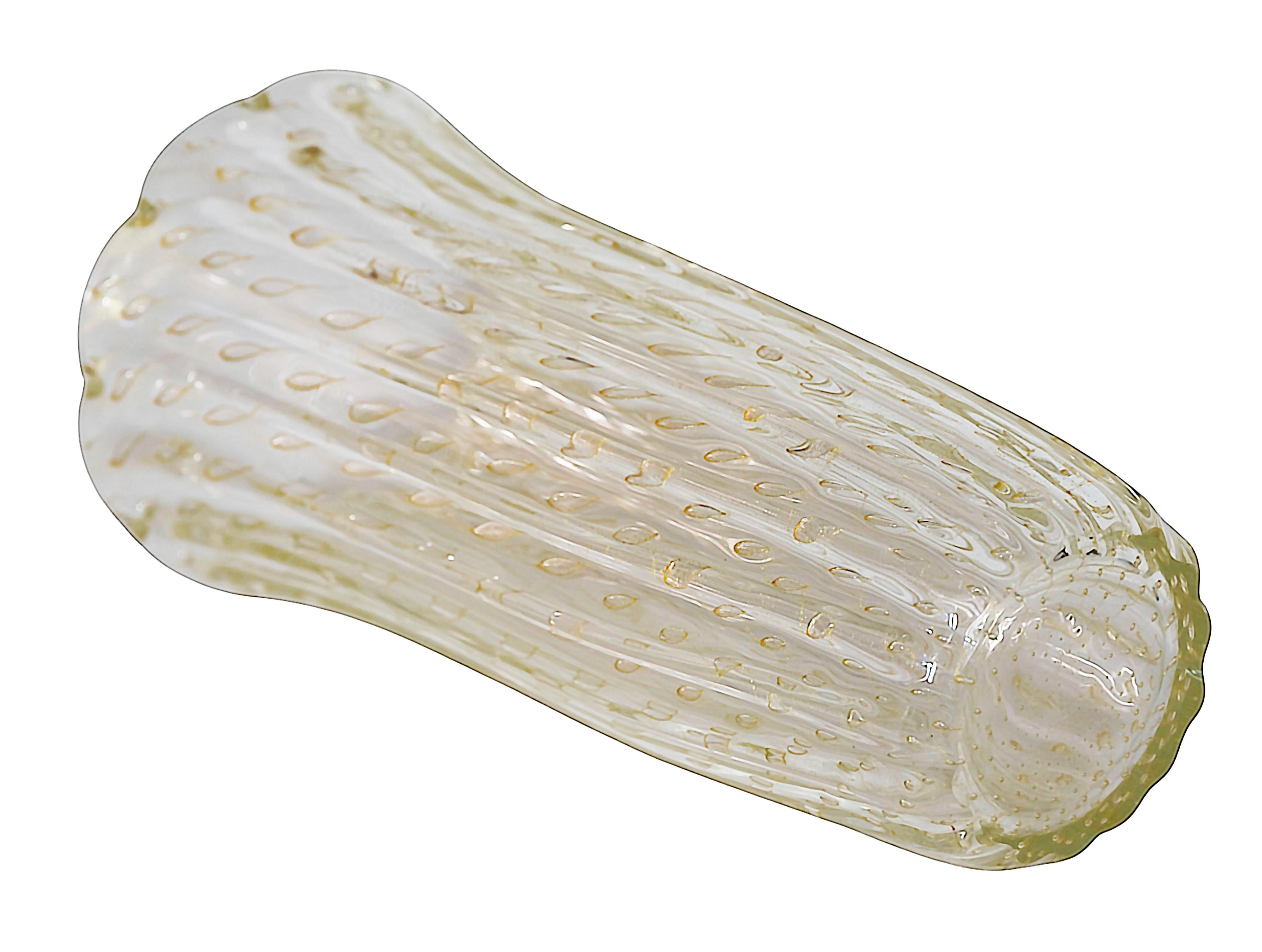 Jarrón italiano de mediados de siglo de cristal de Murano hecho a mano siglo XX en venta