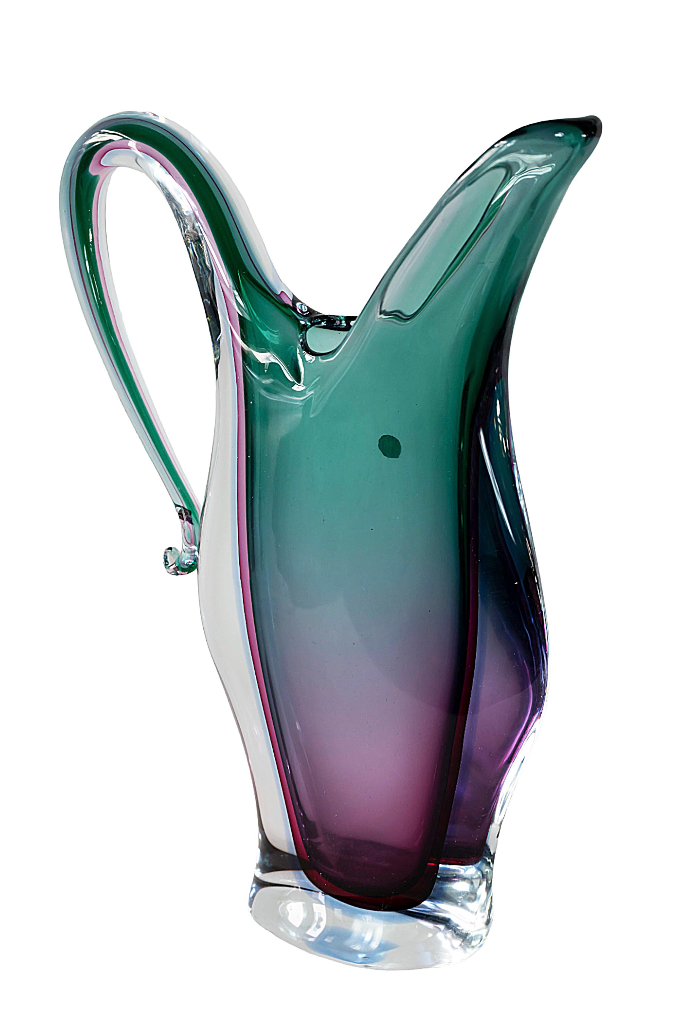 Mid-Century moderno Vaso/bicchiere in vetro di Murano Glass Sommerso, realizzato a mano, della metà del secolo scorso in vendita