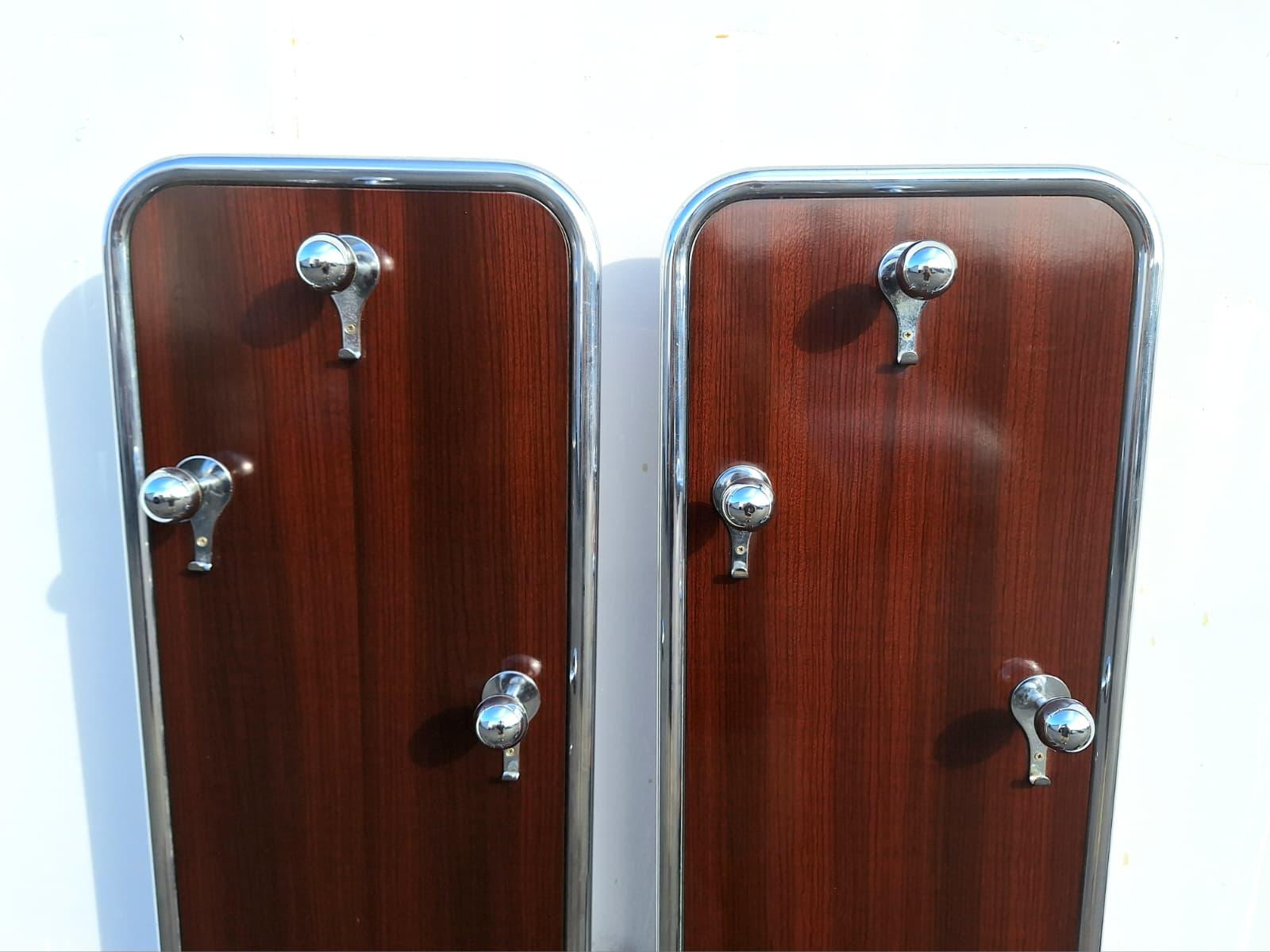 Mid-Century moderno Coppia di appendiabiti e cappelli italiani della metà del secolo scorso in vendita