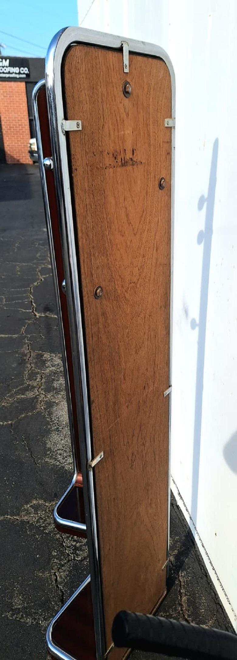 Cromo Coppia di appendiabiti e cappelli italiani della metà del secolo scorso in vendita