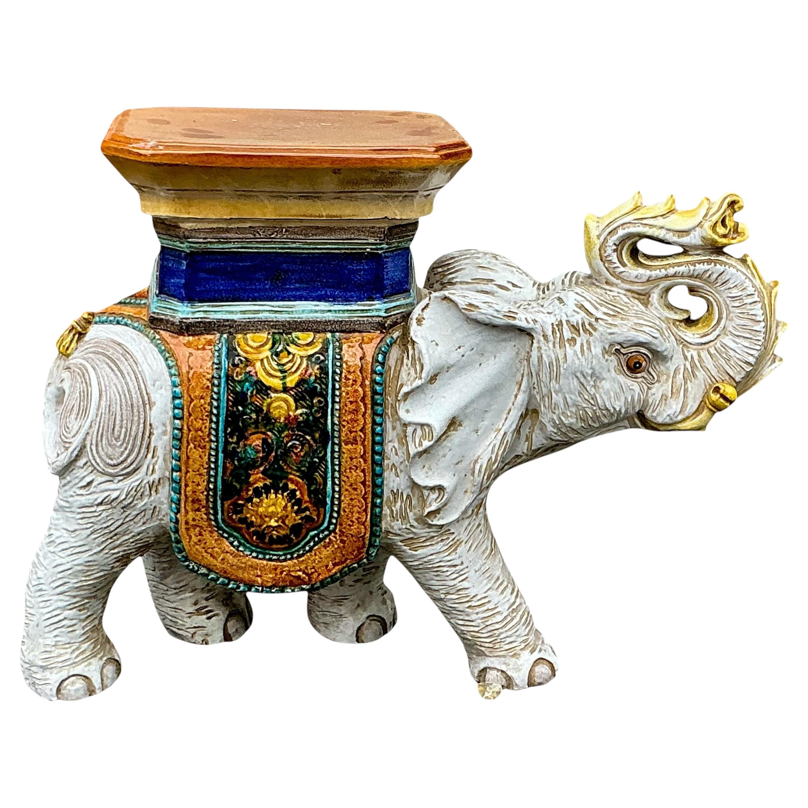 Mesa auxiliar de terracota con forma de elefante de mediados de siglo, estilo Hollywood Regency italiano