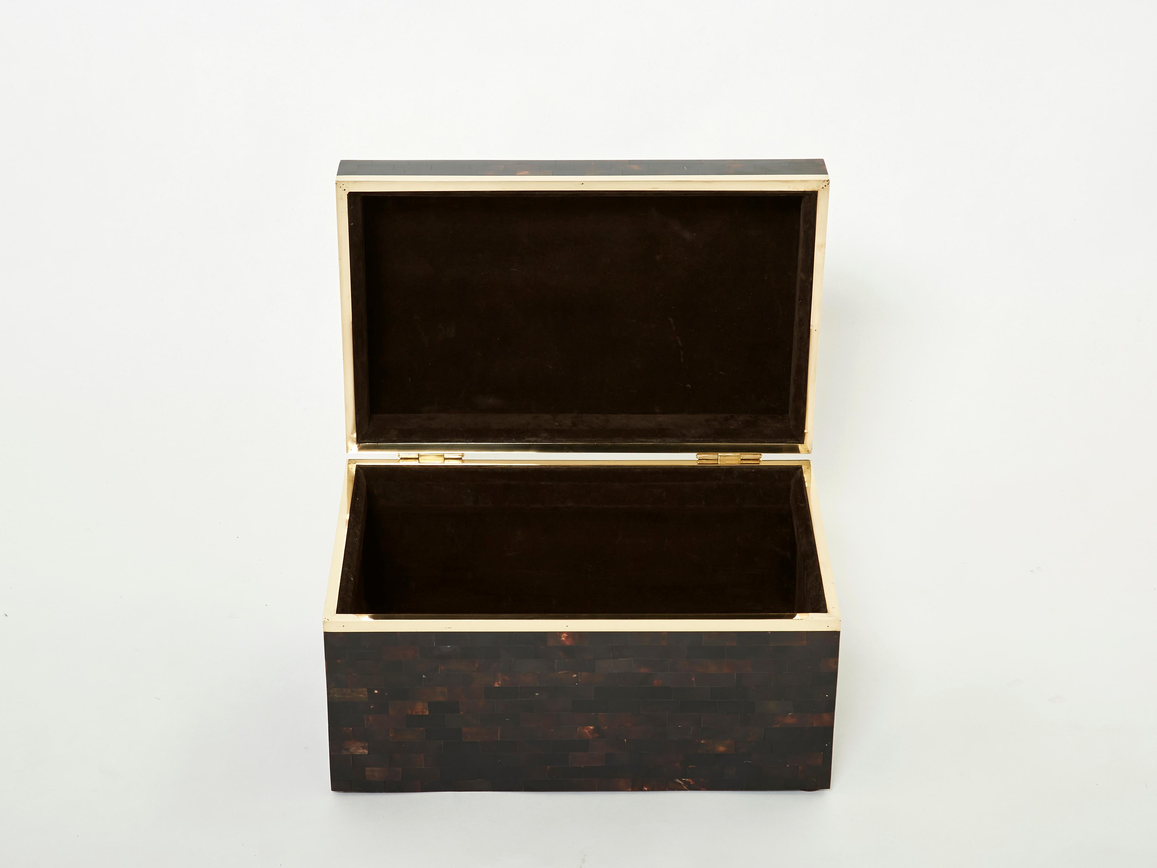 Baúl de latón con marquetería de cuerno italiano de mediados de siglo, 1960 en venta 3