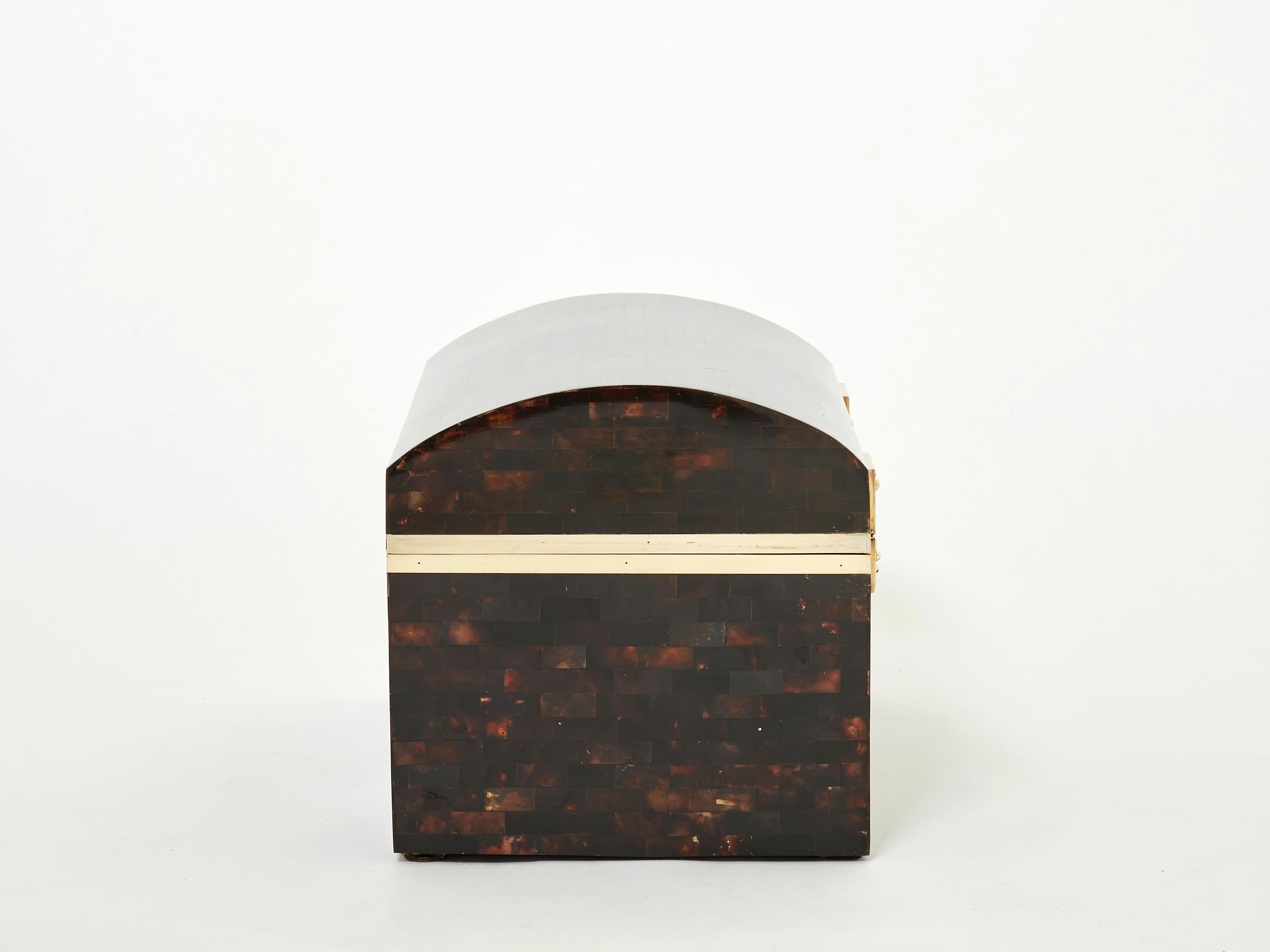 Baúl de latón con marquetería de cuerno italiano de mediados de siglo, 1960 Latón en venta