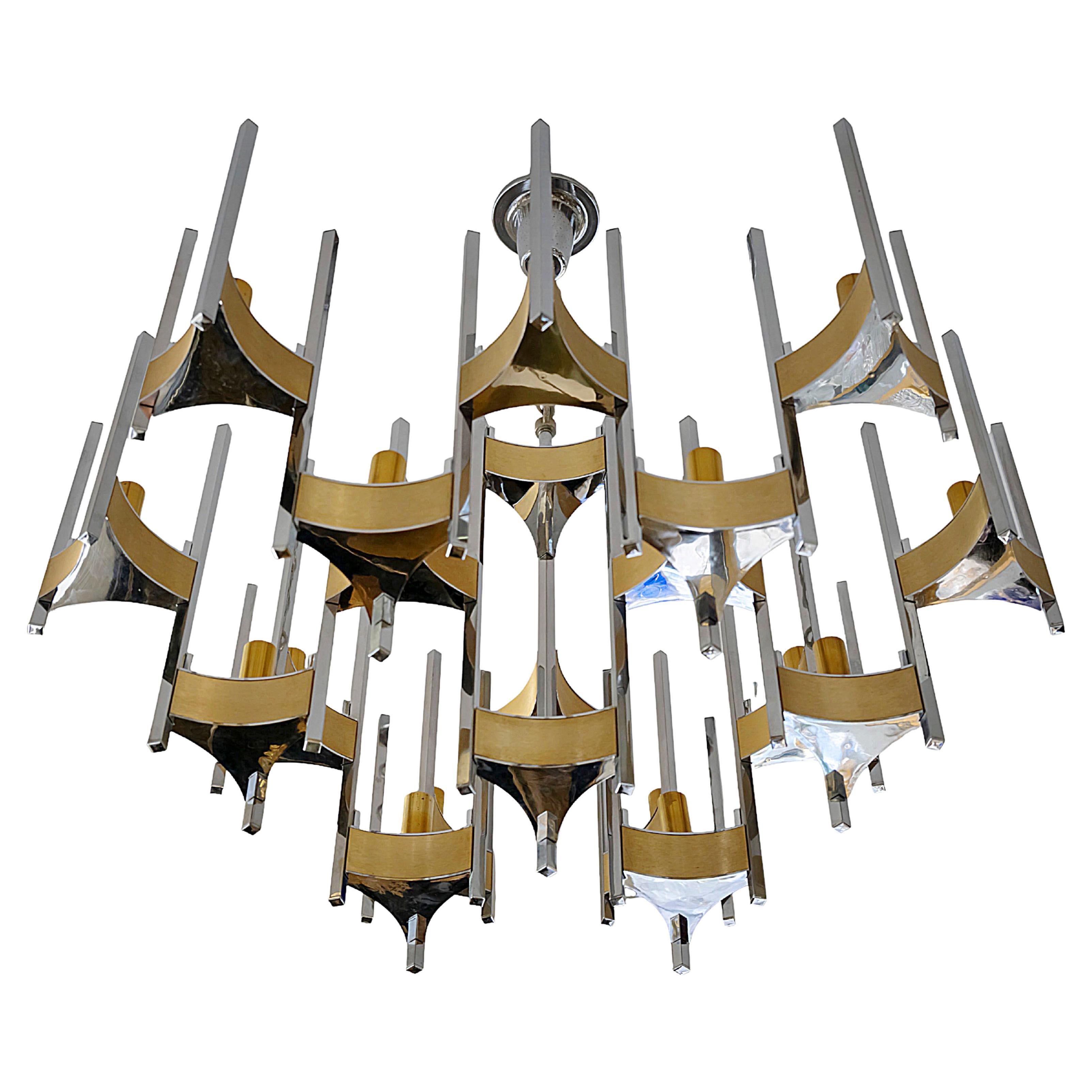 Lampadario italiano di metà secolo modello Hurricane di Gaetano Sciolari, anni '70.
È realizzato in cromo e ottone satinato.
Questo lampadario include 15 lampadine E14.
Condizioni vintage molto buone.


