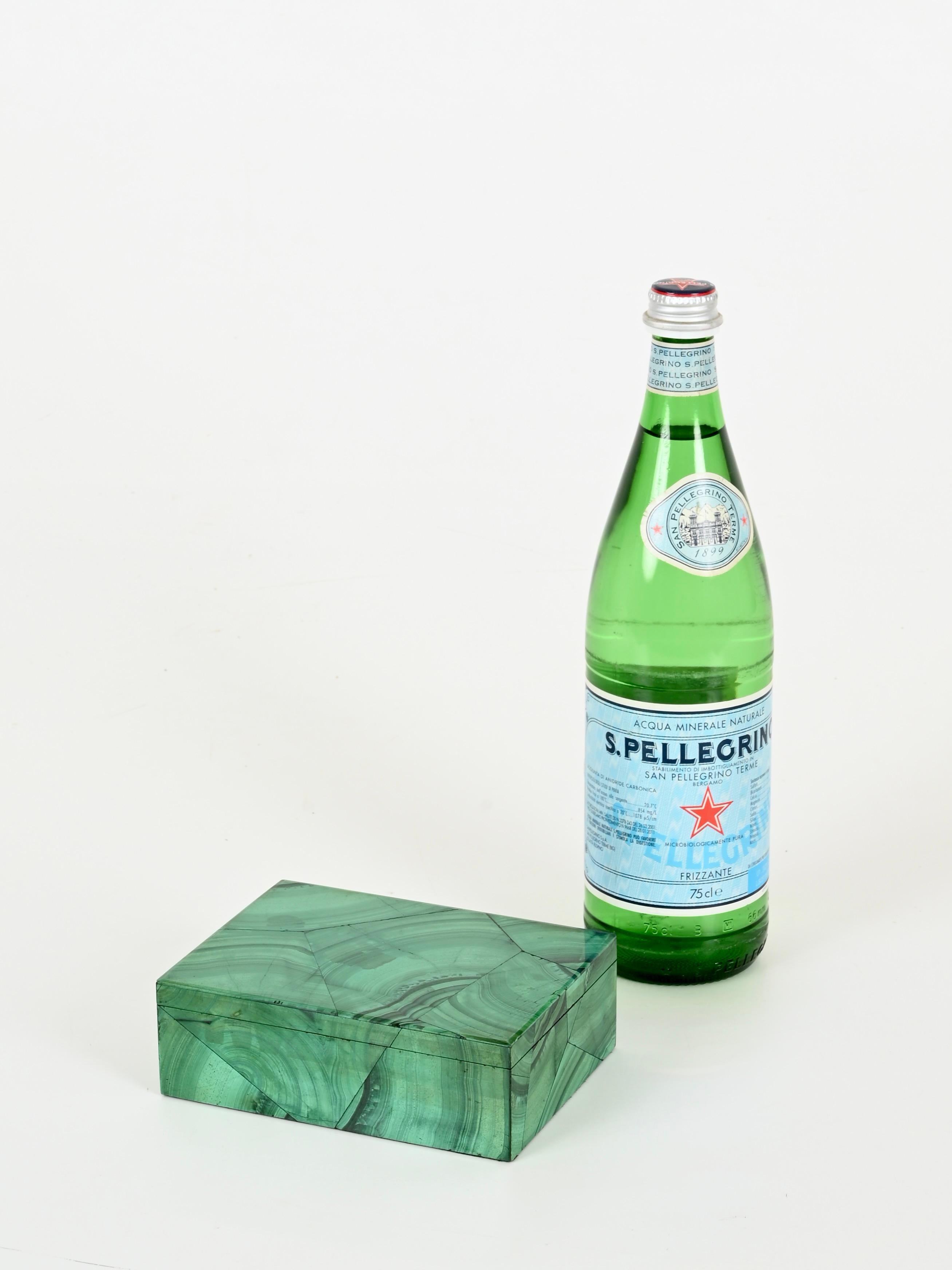 Italiano Scatola decorativa per gioielli italiana di metà secolo in marmo verde malachite, anni '50 in vendita