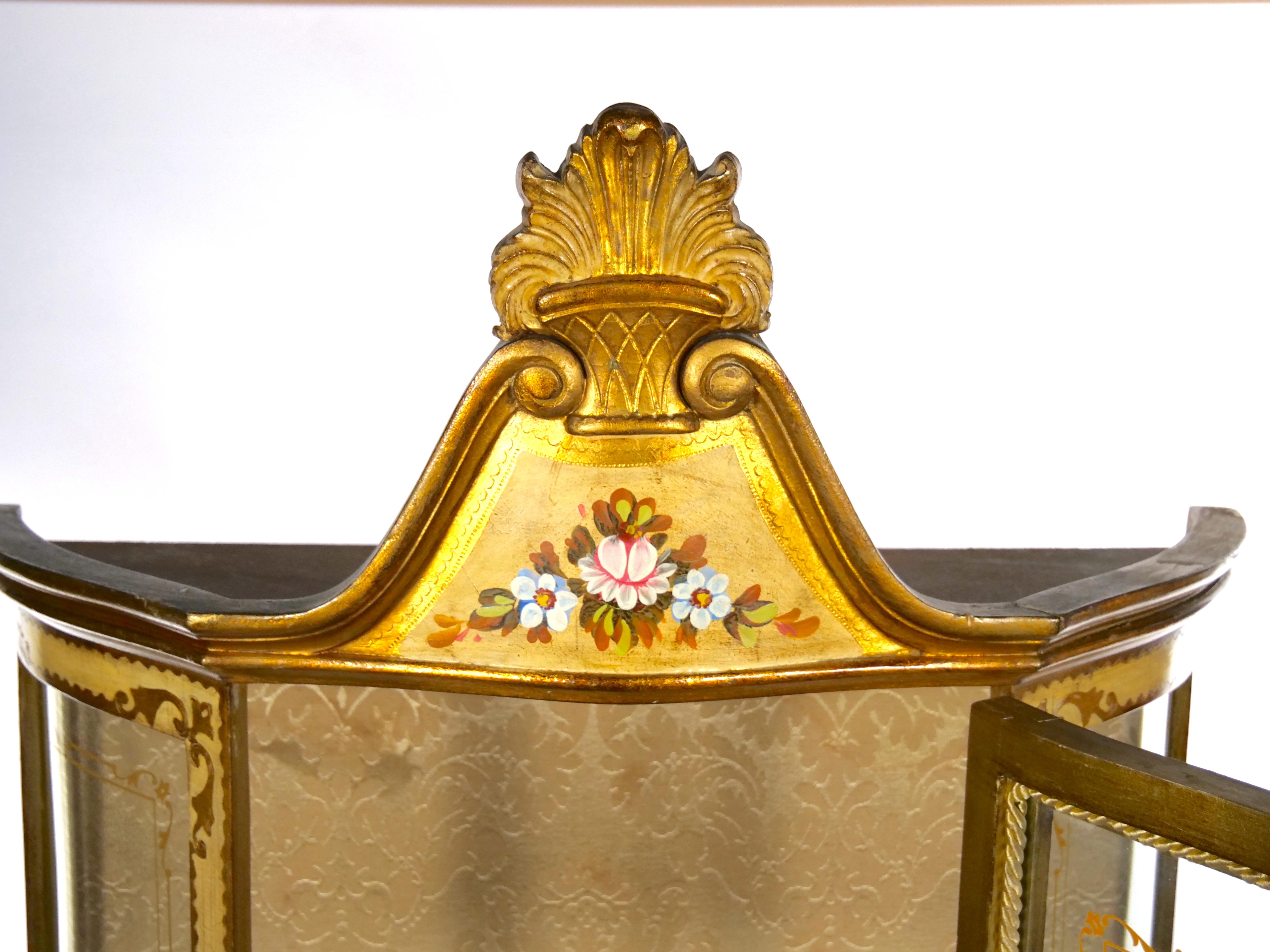 Mid-Century Italian Lacquered Hand Painted Gold Wood  Vitrine For Sale 6