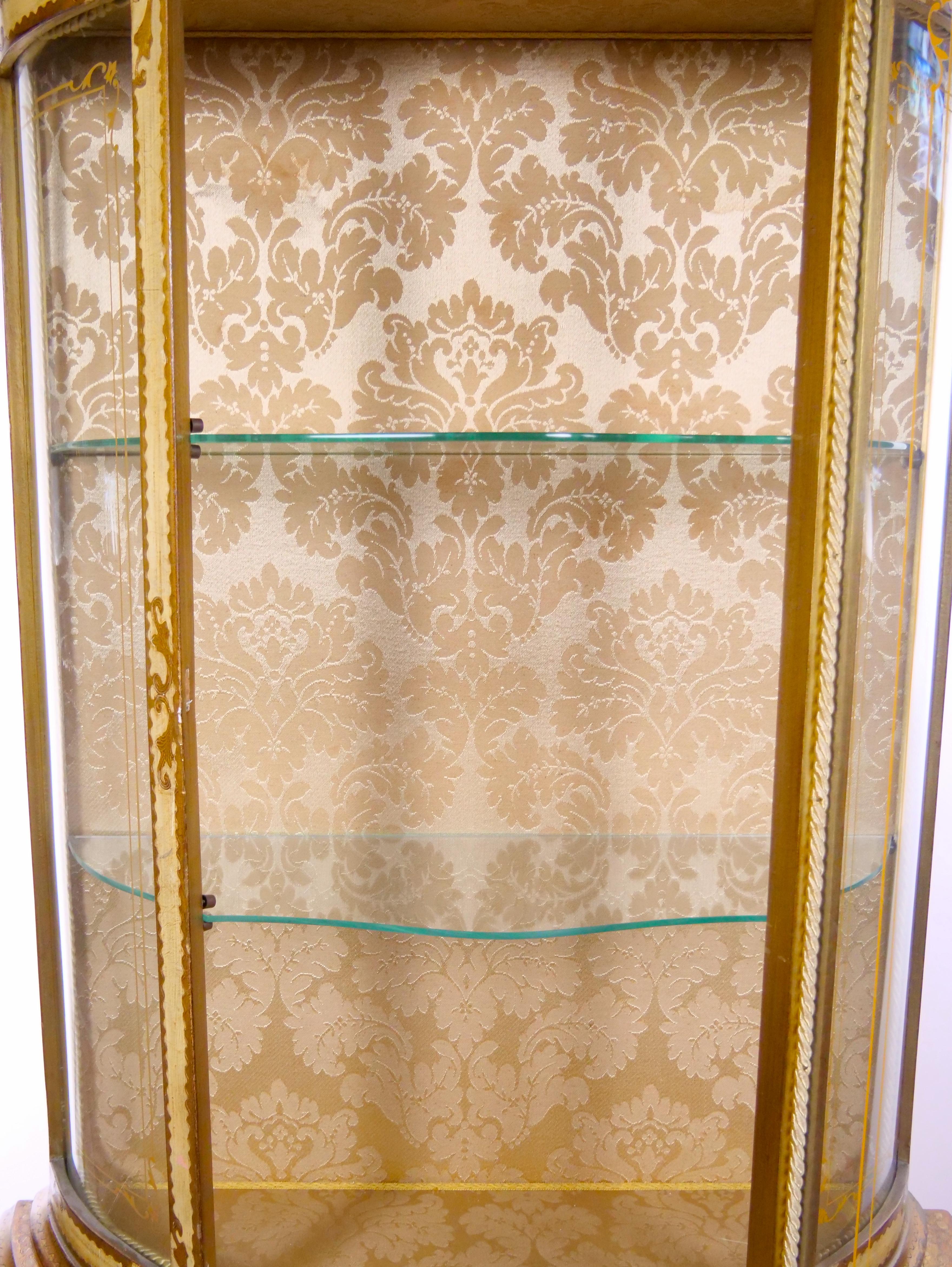 Mid-Century Italian Lacquered Hand Painted Gold Wood  Vitrine For Sale 7