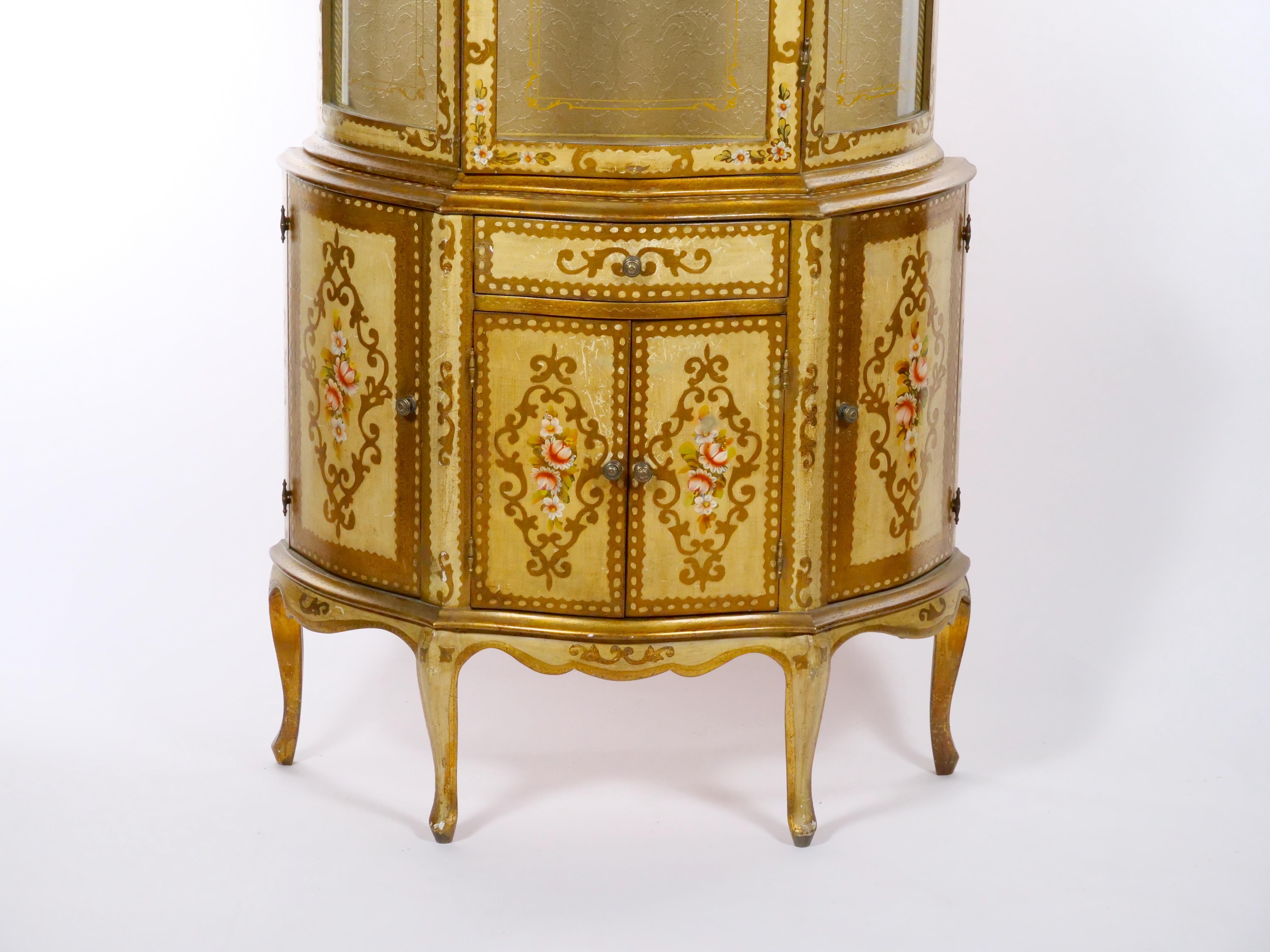 Mid-Century Italian Lacquered Hand Painted Gold Wood  Vitrine For Sale 2