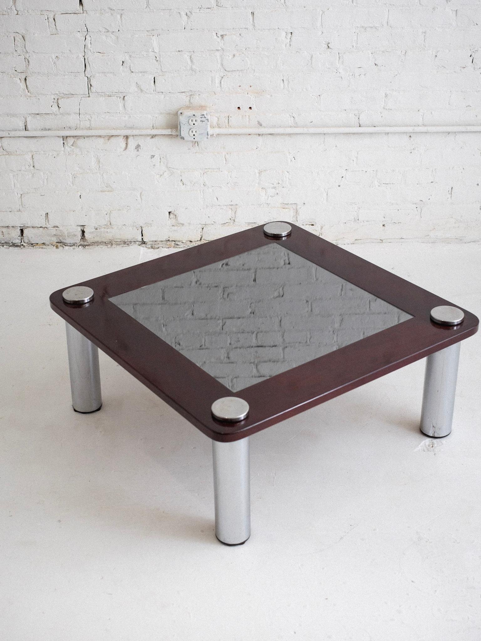 Table basse italienne du milieu du siècle en bois laqué et chrome Bon état - En vente à Brooklyn, NY