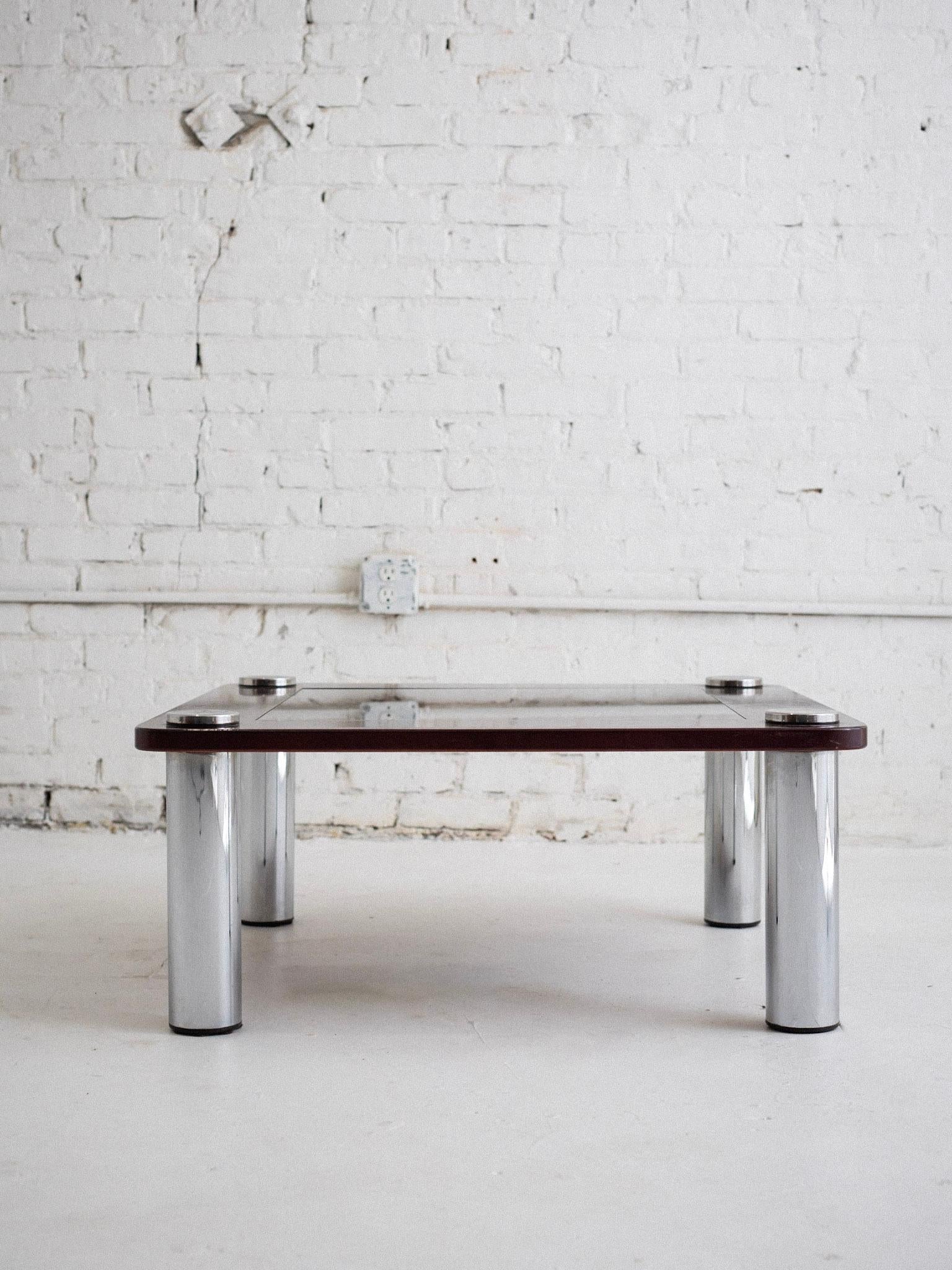 Milieu du XXe siècle Table basse italienne du milieu du siècle en bois laqué et chrome en vente