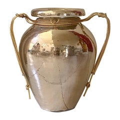 Grand vase italien en métal martelé du milieu du siècle dernier par Edigio Broggi