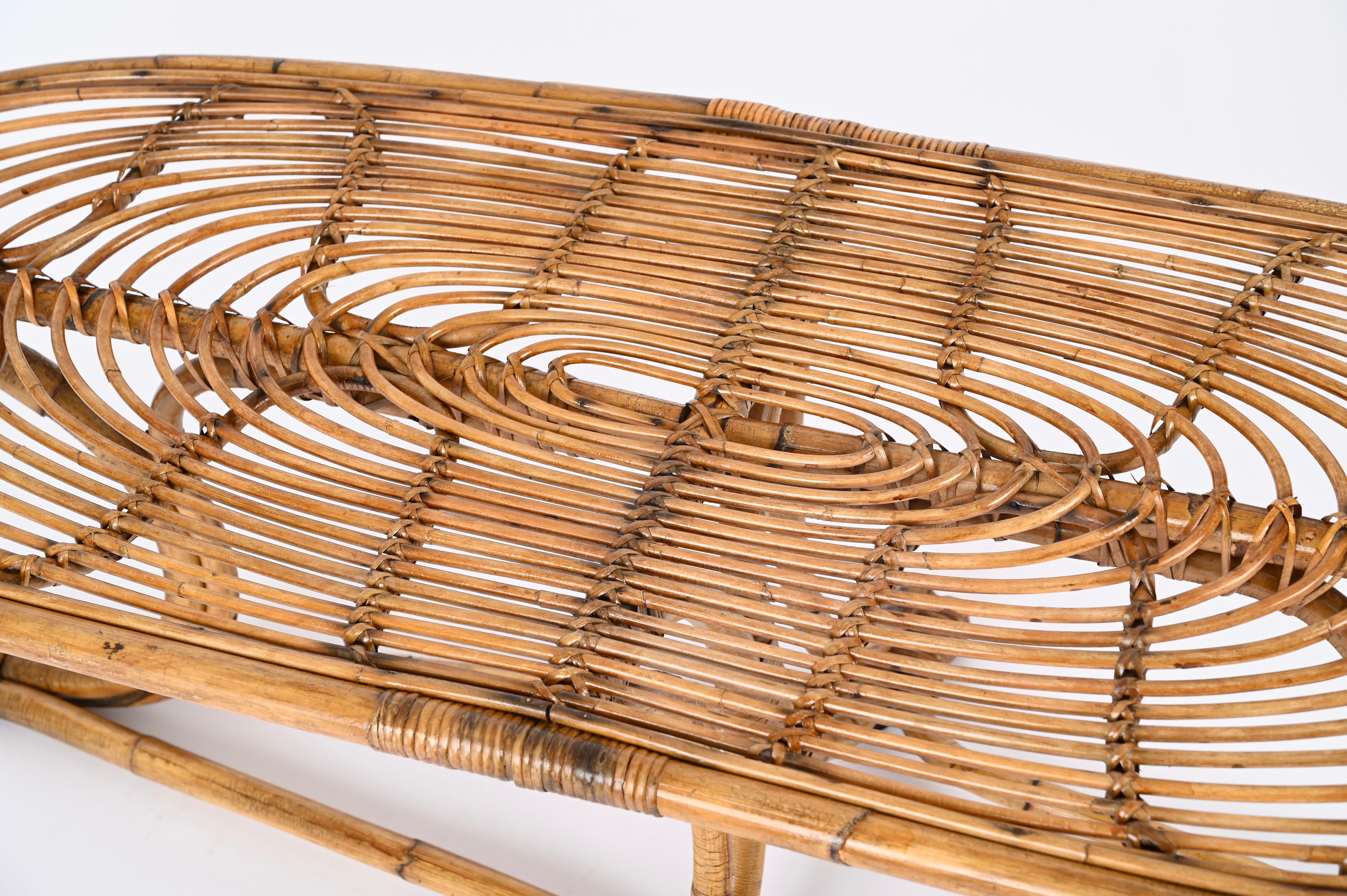 Grande table basse ovale italienne du milieu du siècle dernier en bambou et rotin, Italie 1970 en vente 5