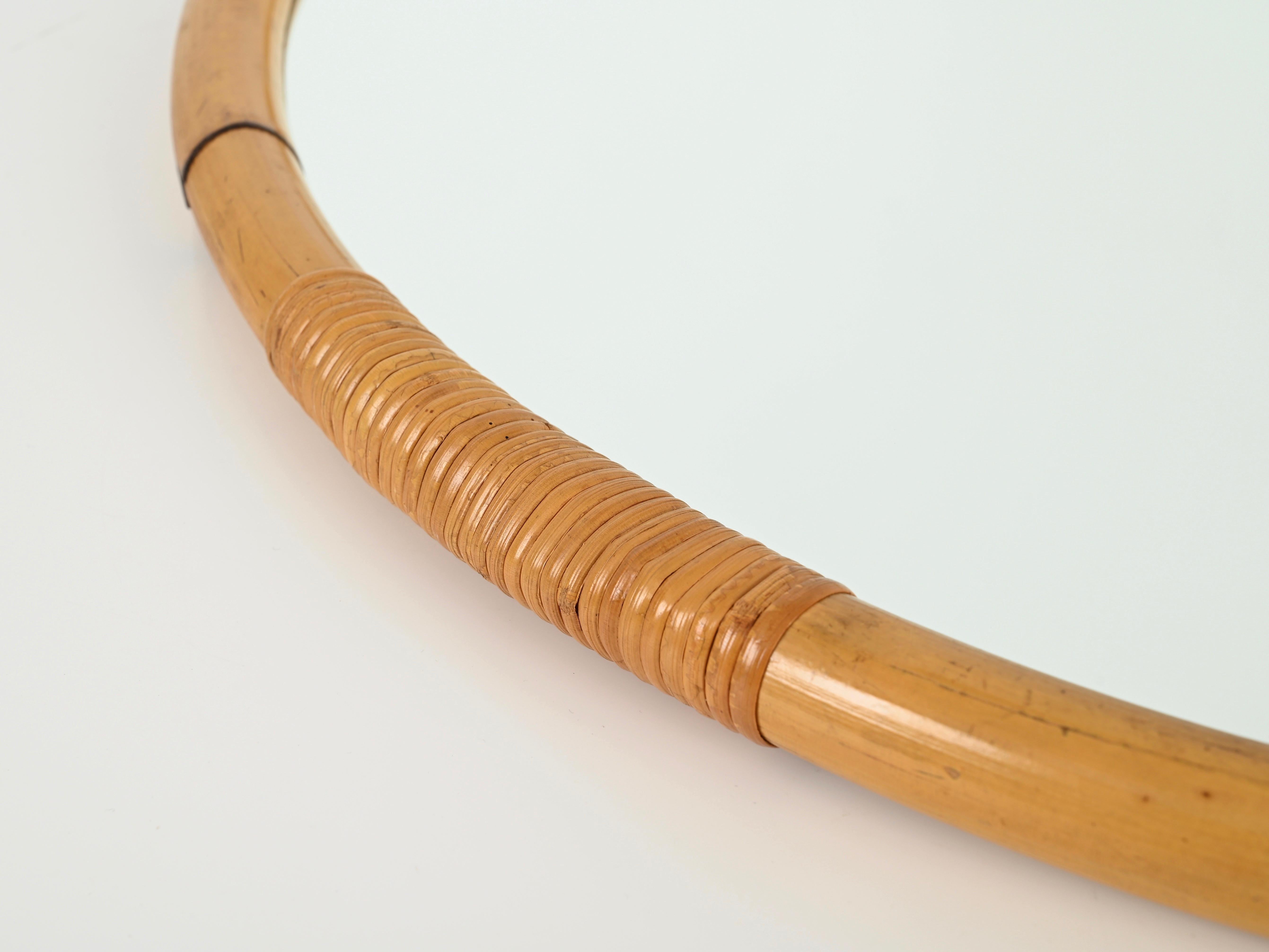 Großer ovaler Spiegel aus geschwungenem Bambus, Rattan und Weidengeflecht aus der Mitte des Jahrhunderts, 1970er Jahre (Handgefertigt) im Angebot