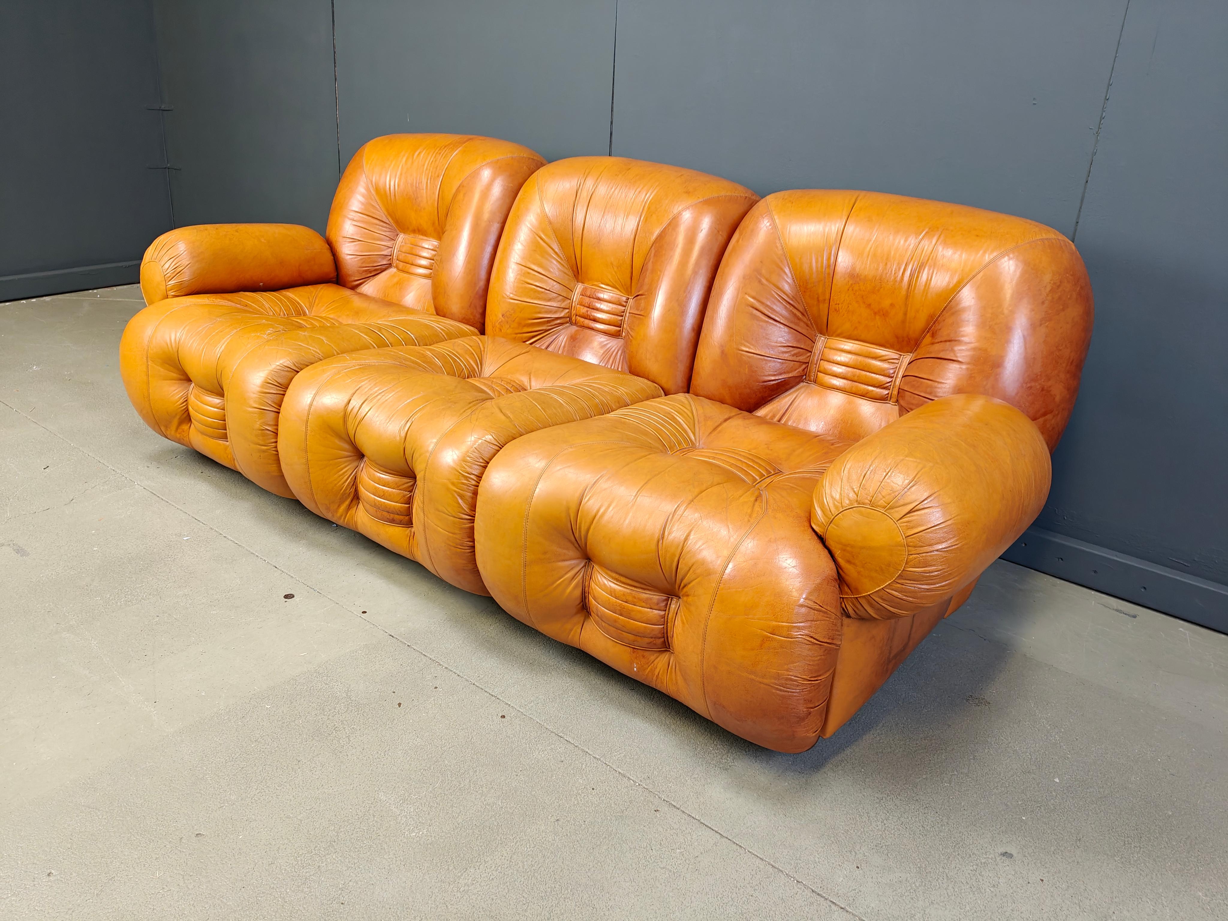 Cuir Canapé 3 places en cuir italien du milieu du siècle, 1970
