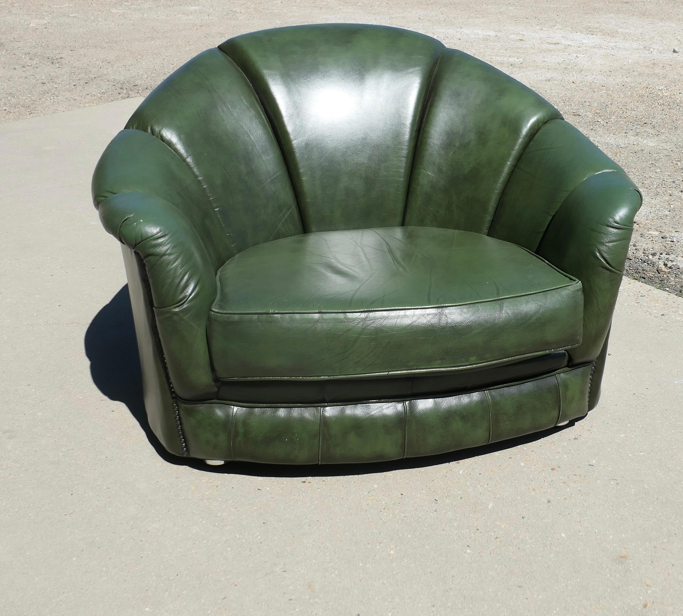Mid-Century Modern Fauteuil club en cuir italien du milieu du siècle à dossier en éventail en vente
