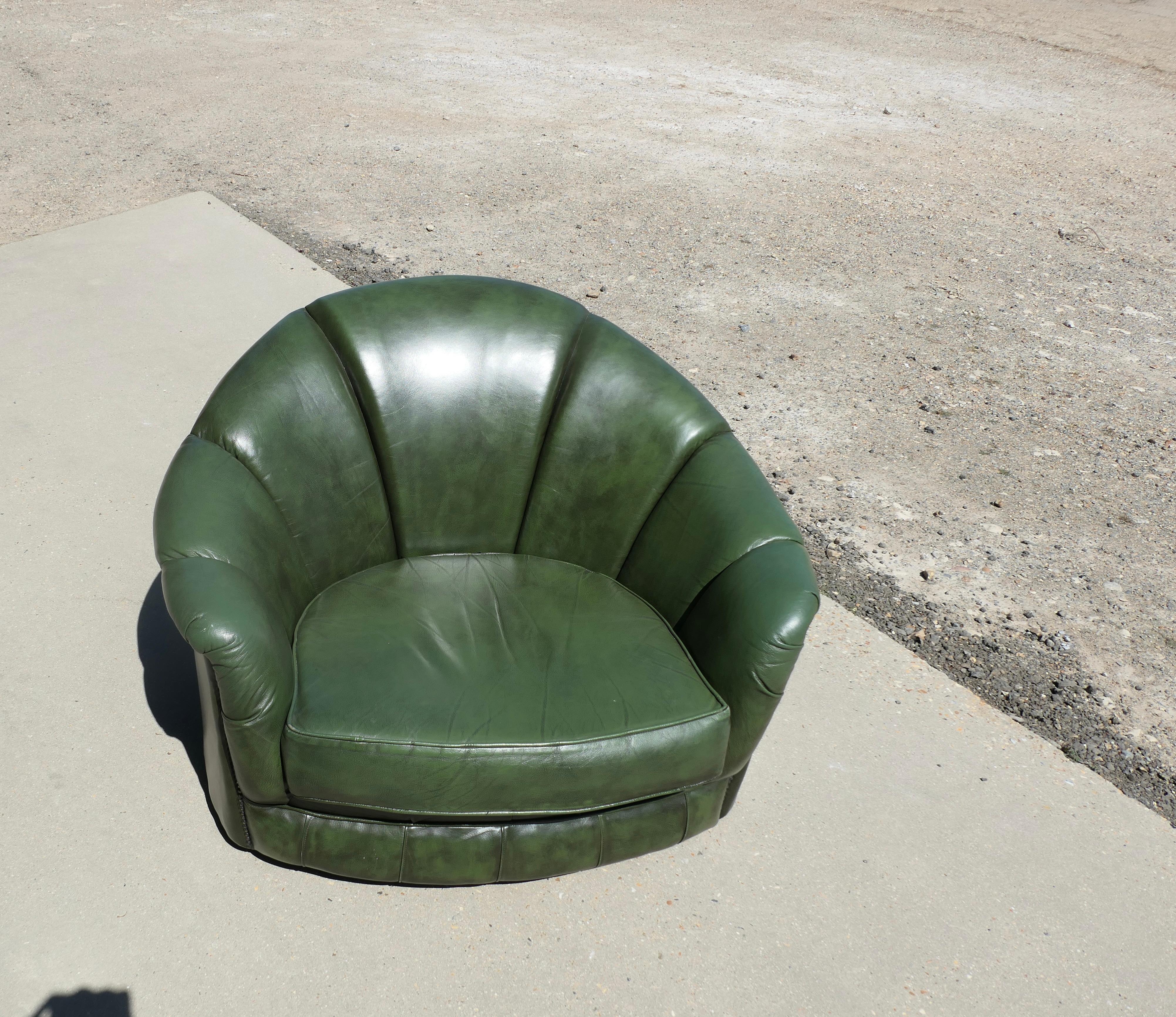 Fauteuil club en cuir italien du milieu du siècle à dossier en éventail Bon état - En vente à Godshill, Isle of Wight