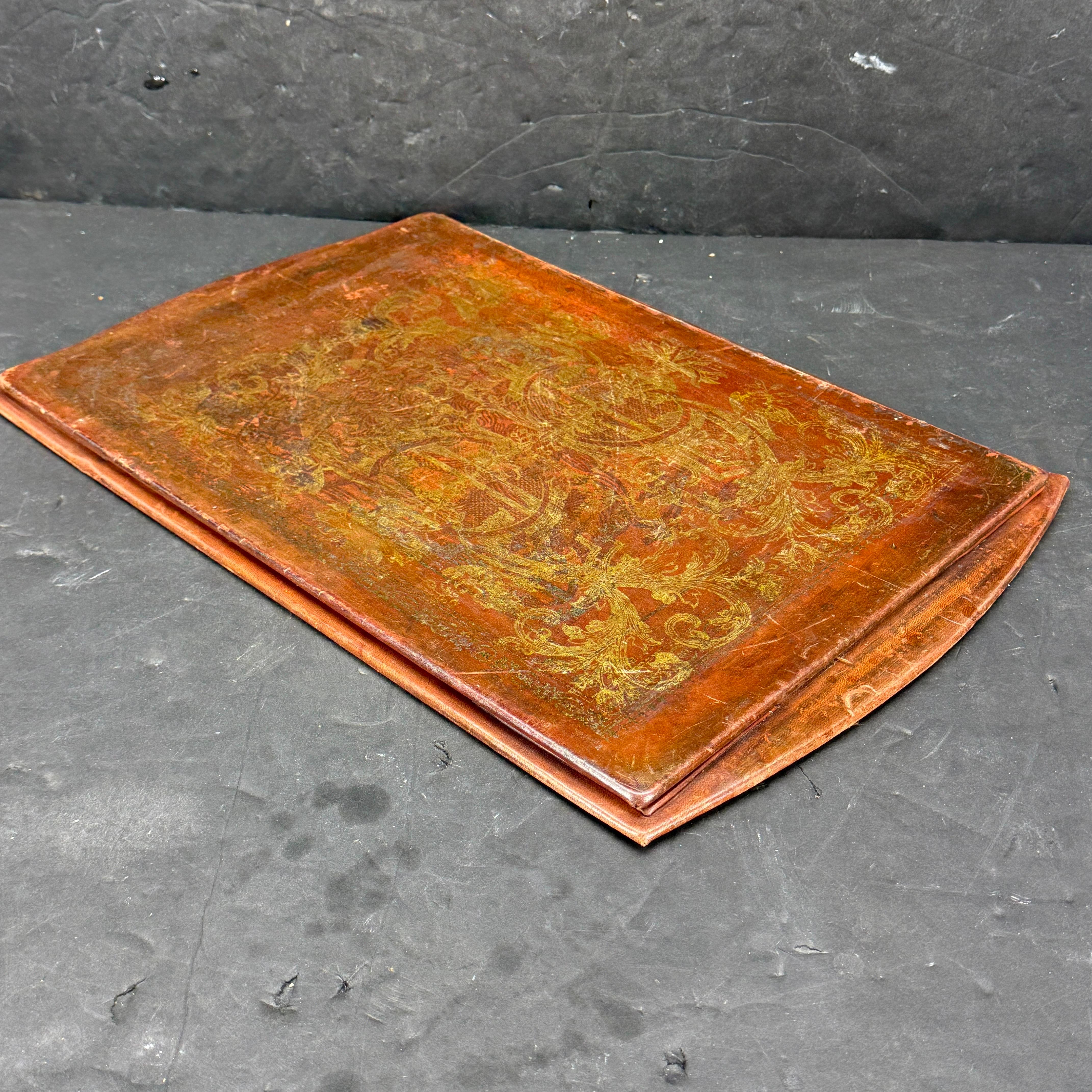 Mid-Century Italian Leather Gold Leaf Embossed Desk Blotter en venta 6