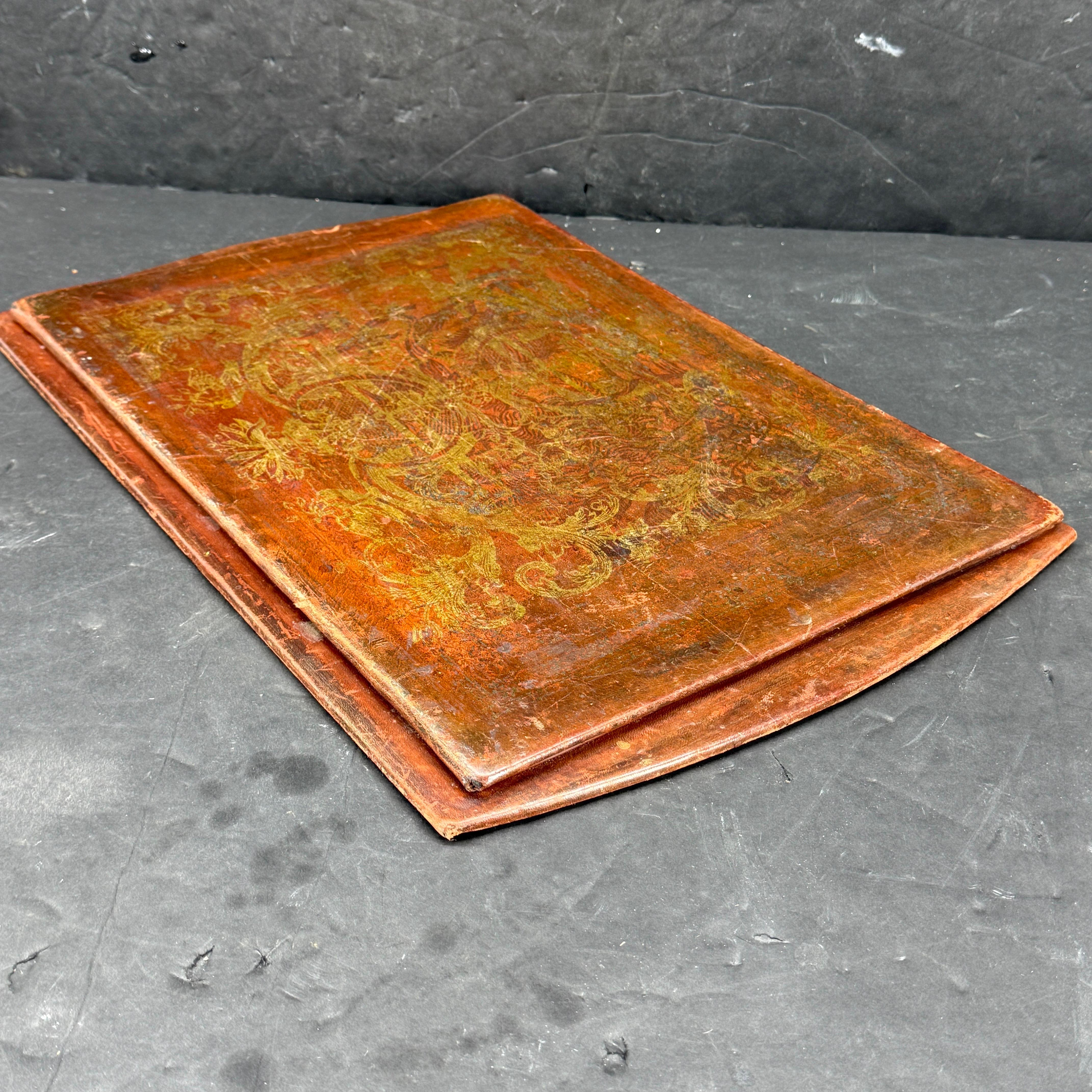 Mid-Century Italian Leather Gold Leaf Embossed Desk Blotter en venta 7