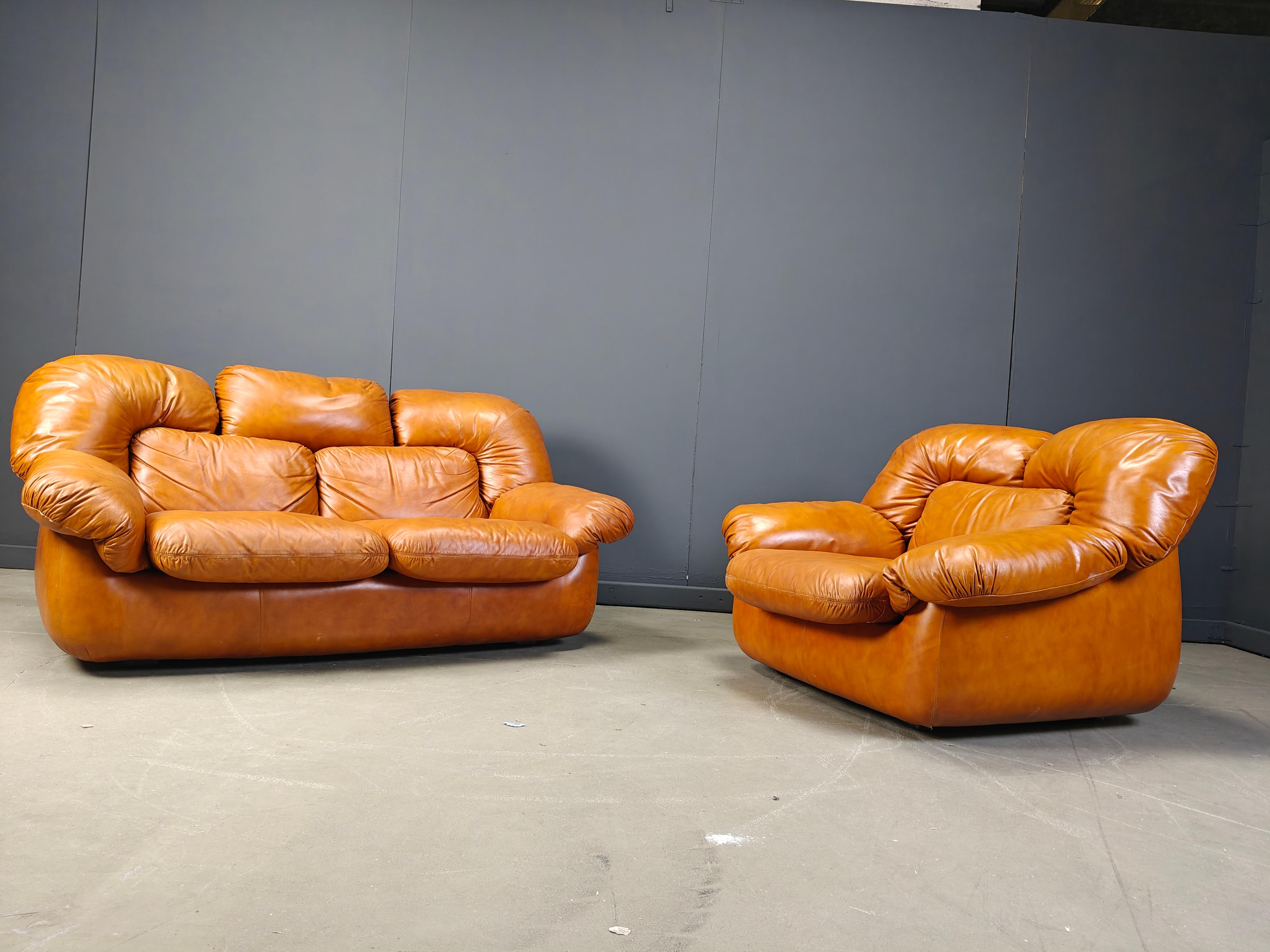 Ensemble de canapés en cuir italien du milieu du siècle par Ercol Biella pour Grappeggia, 1970 en vente 2