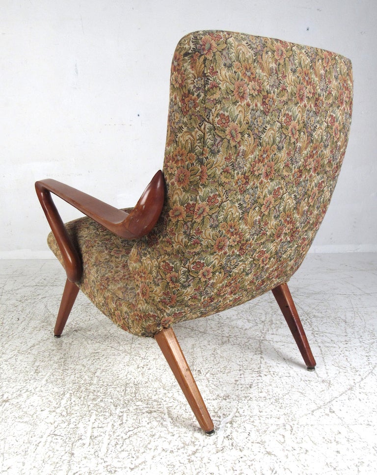 Midcentury Italian Lounge Chair in the Style of Paolo Buffa In Fair Condition For Sale In Brooklyn, NY