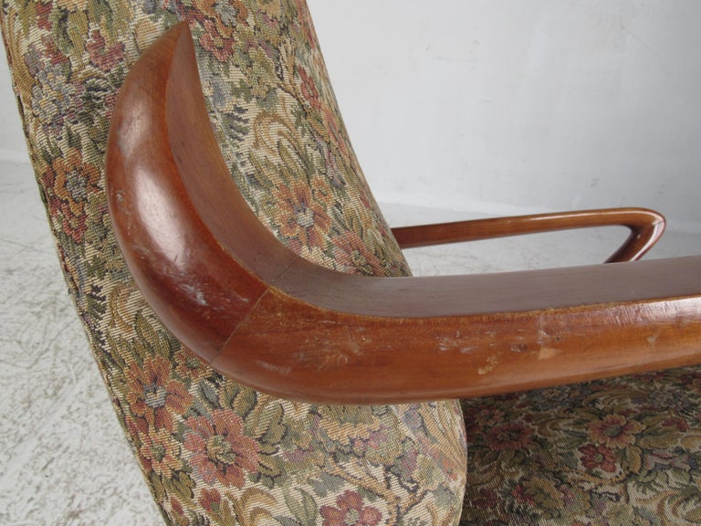 Midcentury Italian Lounge Chair in the Style of Paolo Buffa For Sale 3