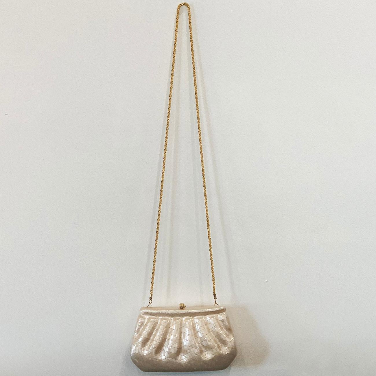 Mid Century Italian Lucite evening purse or minaudiere For Sale 5