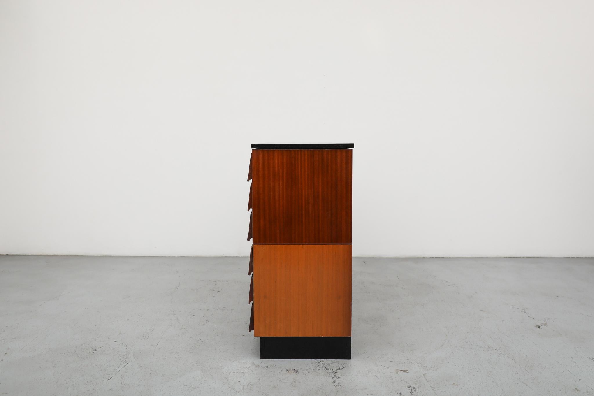 Cabinet d'archives italien en acajou du milieu du siècle, dans le style de Gio Ponti en vente 6