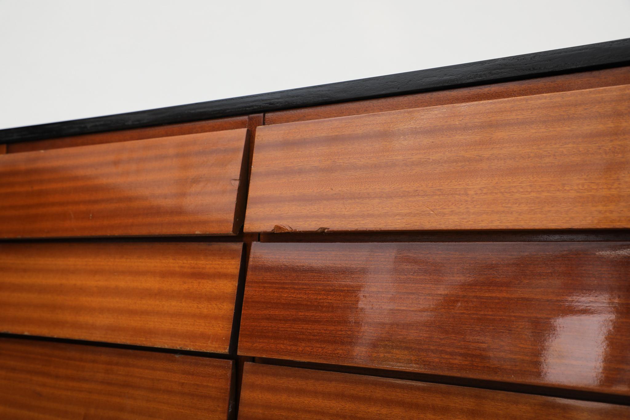 Cabinet d'archives italien en acajou du milieu du siècle, dans le style de Gio Ponti en vente 11