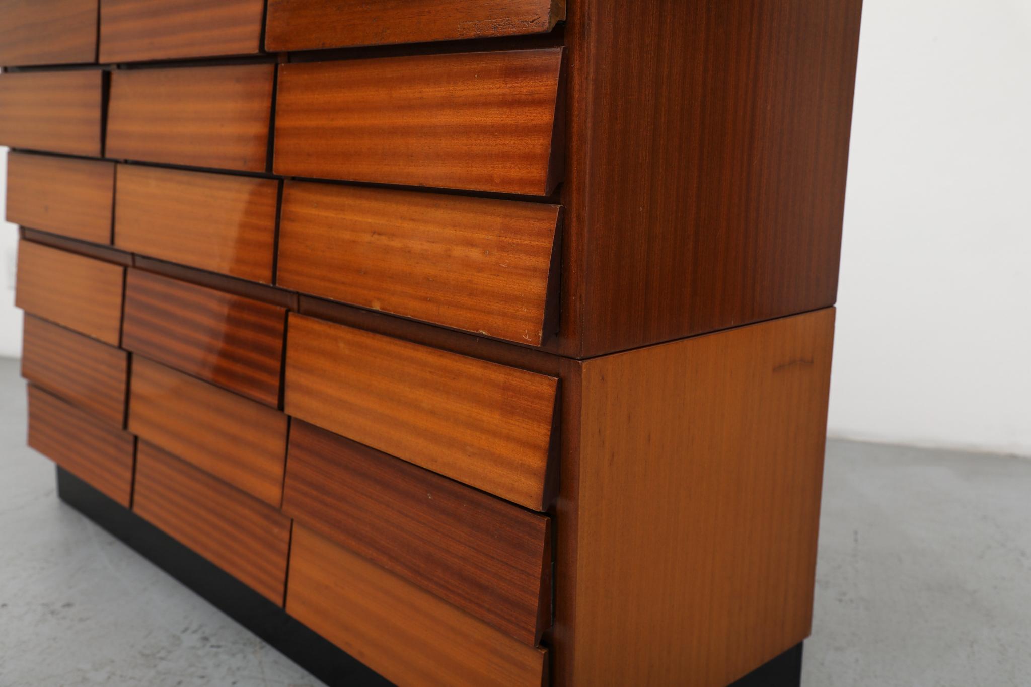 Cabinet d'archives italien en acajou du milieu du siècle, dans le style de Gio Ponti en vente 12