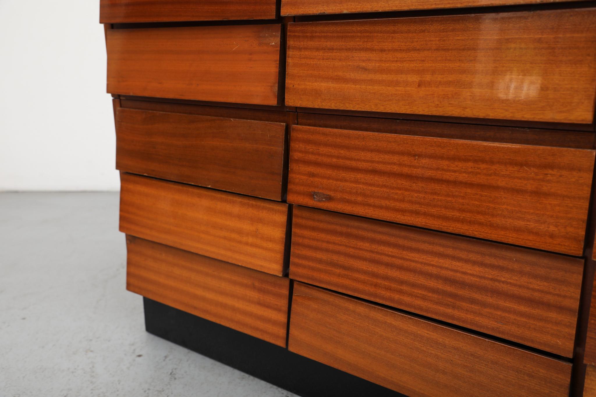 Cabinet d'archives italien en acajou du milieu du siècle, dans le style de Gio Ponti en vente 14