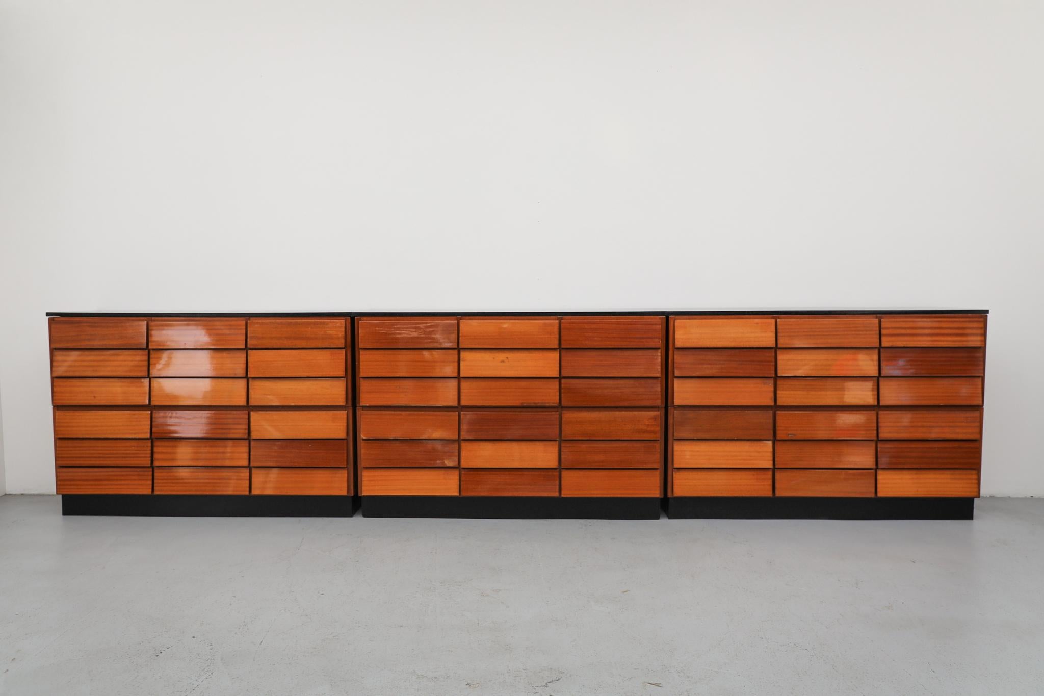 Bois Cabinet d'archives italien en acajou du milieu du siècle, dans le style de Gio Ponti en vente