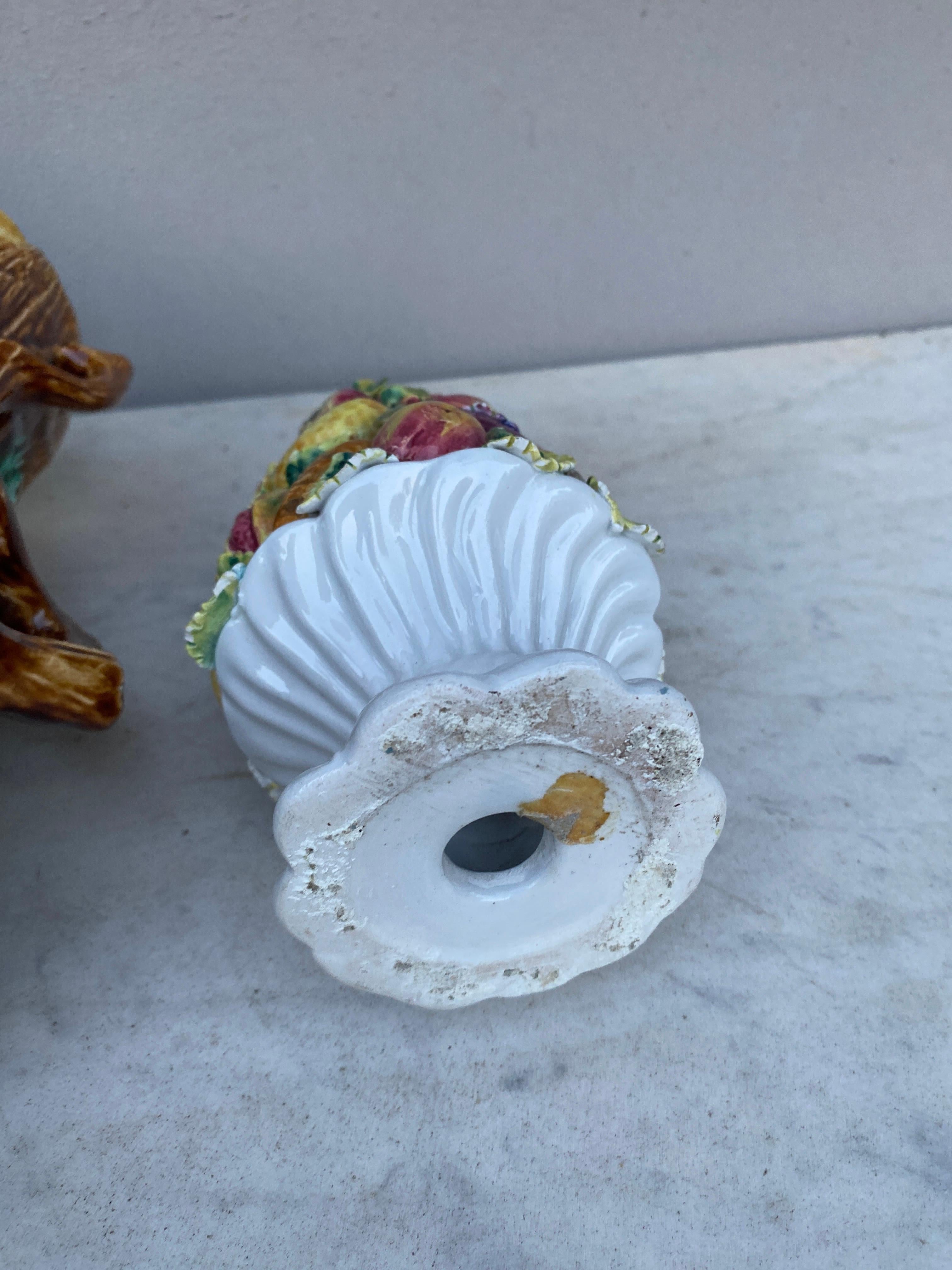 Céramique Topiaire à fleurons en majolique italienne à fruits du milieu du siècle en vente