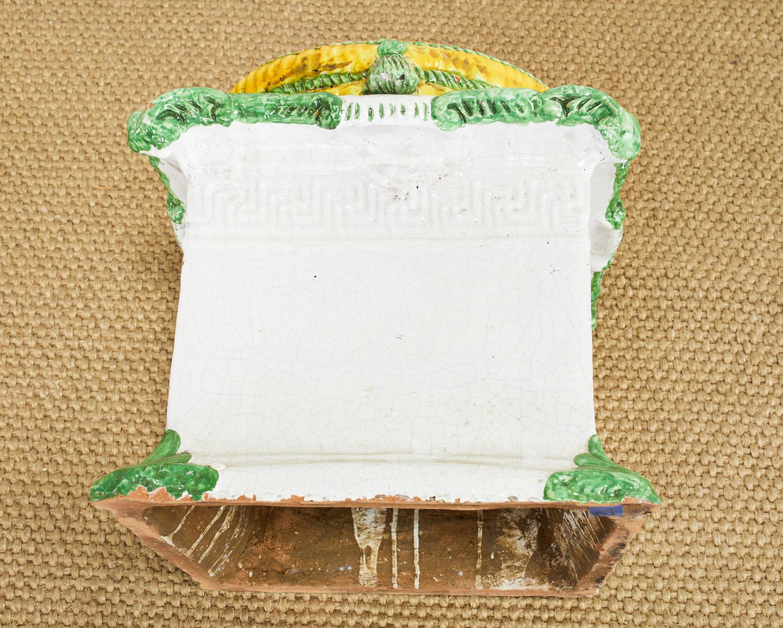 Sgabello da giardino in stile neoclassico in maiolica italiana di metà secolo in vendita 3