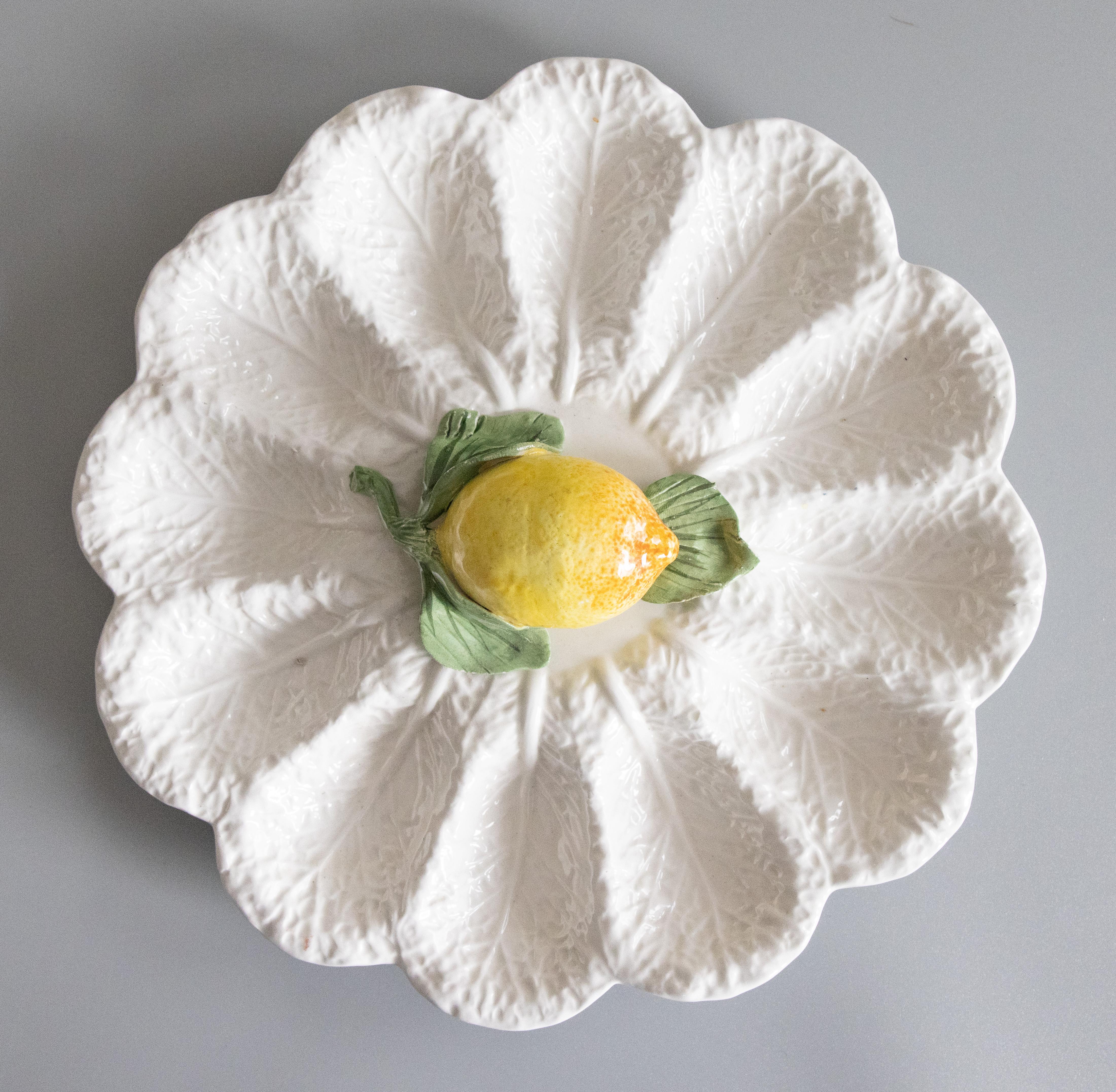 Majolica Piatto da portata in maiolica italiana di metà secolo L'Oeil al limone in vendita