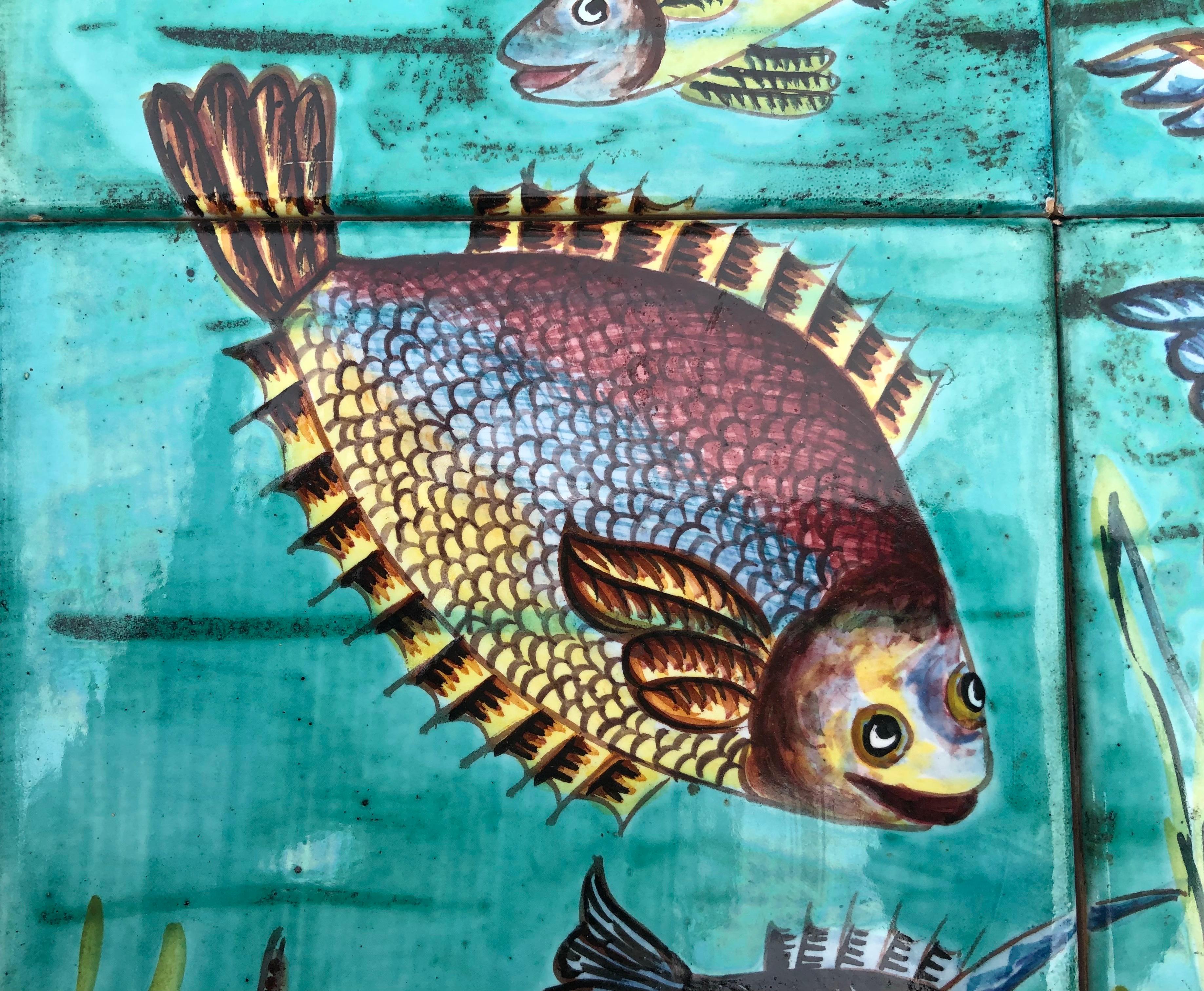 Milieu du XXe siècle Panneau mural italien du milieu du siècle en majolique : poissons, crabe et homard épinard Marrazi