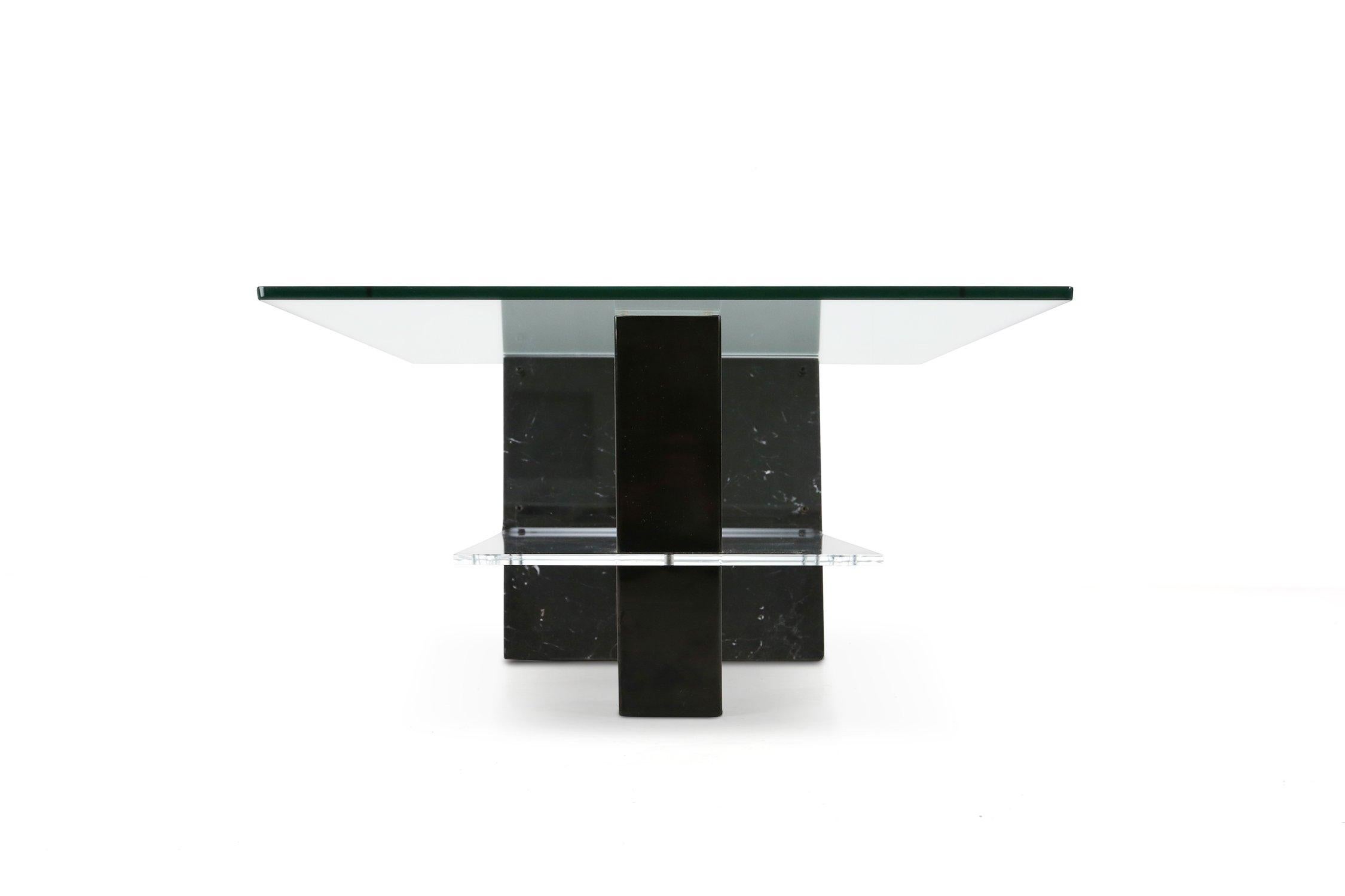 Mesa de centro italiana de mármol y cristal de mediados de siglo, años 70 Italiano en venta