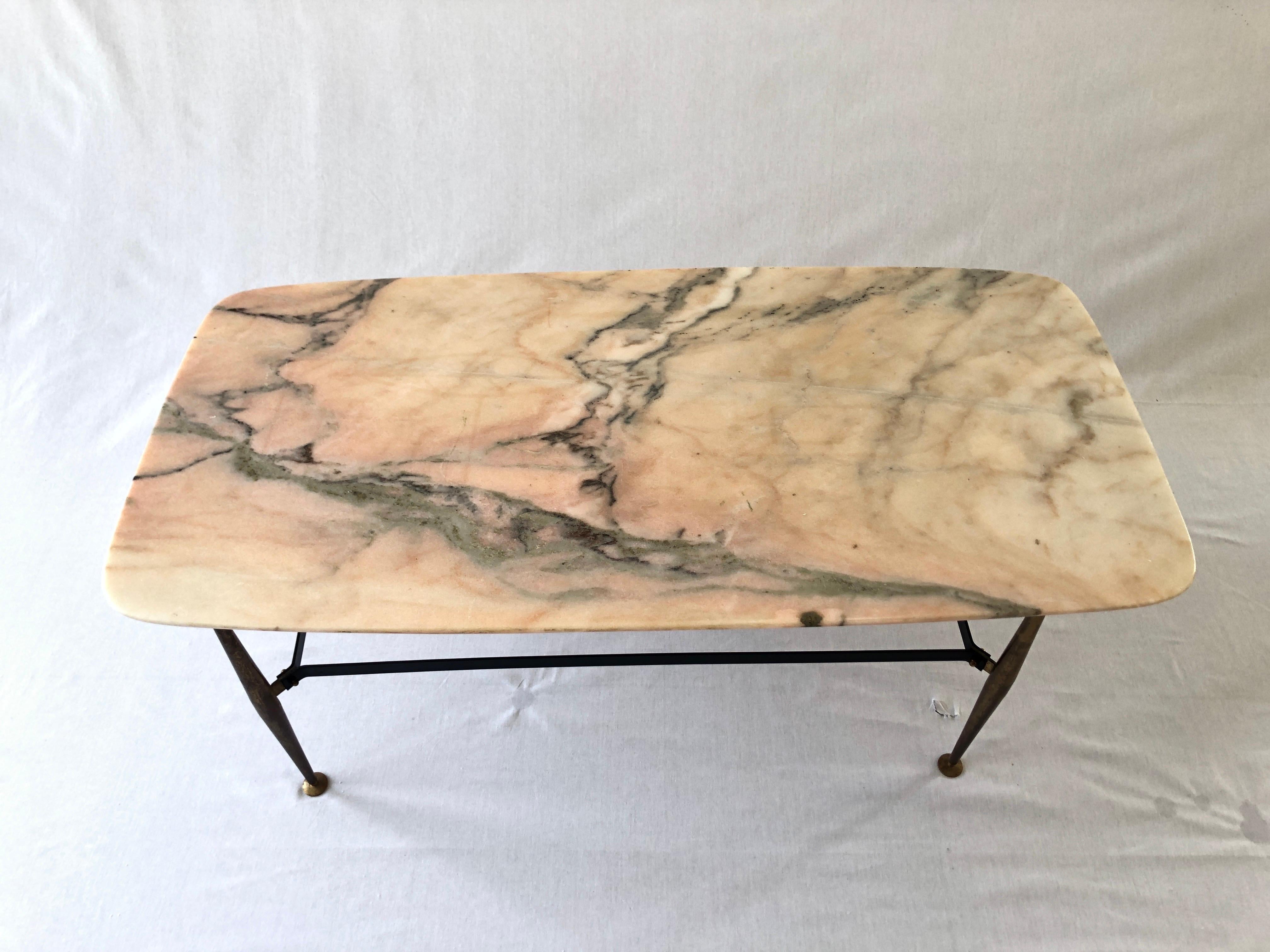 Mid-century Italian Marble Coffee Table with Brass legs, 1960s, Italy

Very heavy product

Measurtements :

100 cm x 50 cm x 44 cm

Please do not hesitate to ask us if you have any questions.